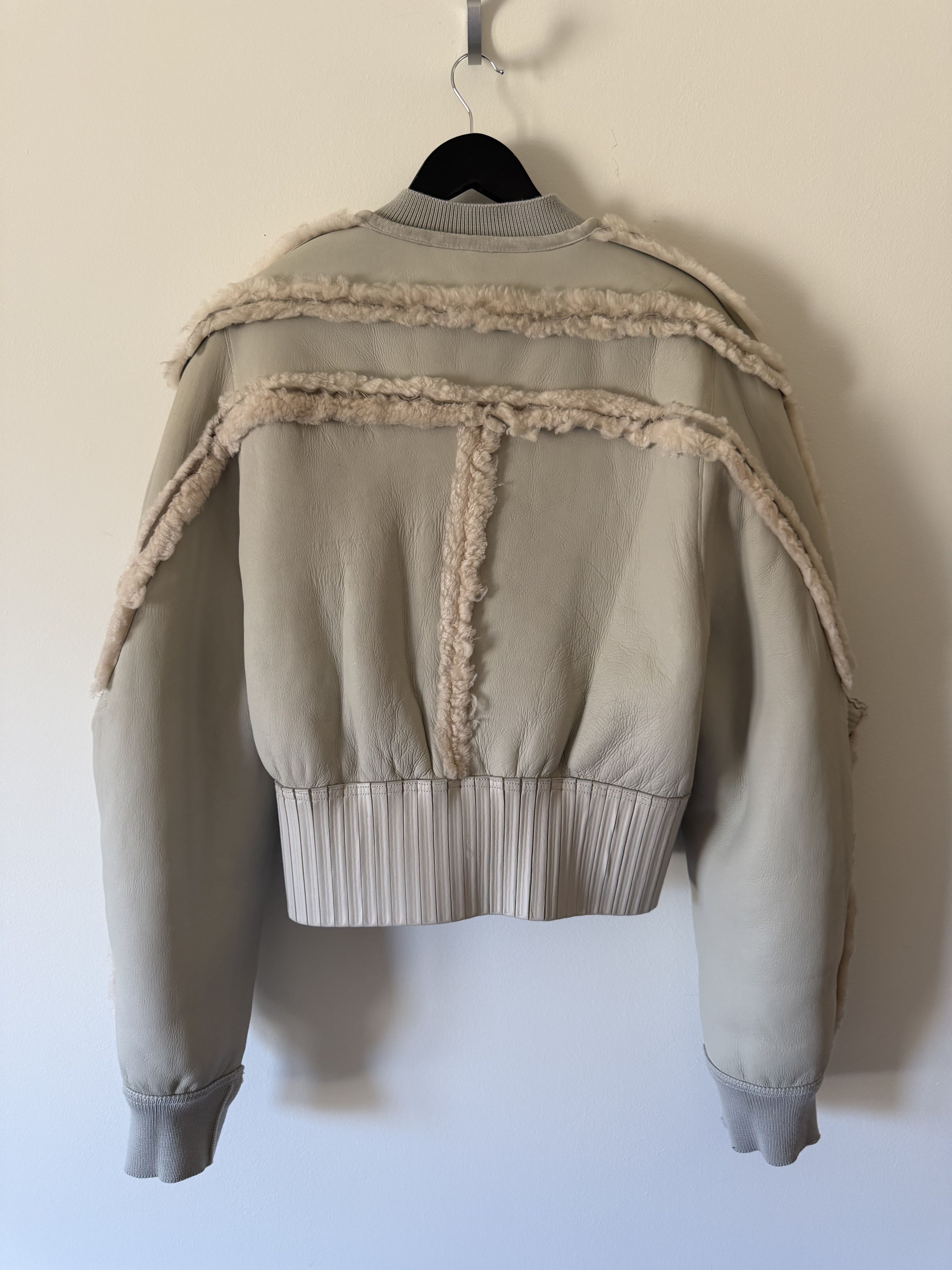 Rick Owens Rick Owens Girdered Reversible Shearling Bomber in White Size US L / EU 52-54 / 3 - 12 Thumbnail