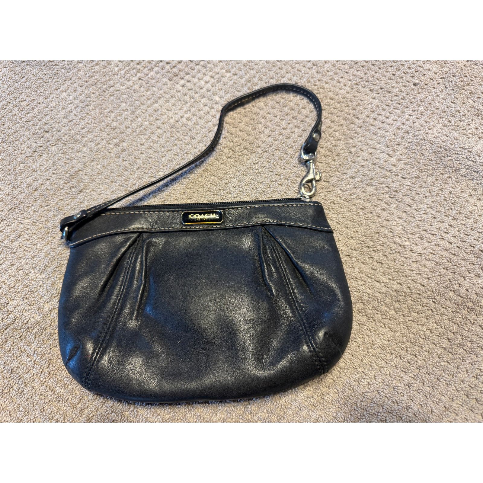 Coach Coach 100% Leather Wristlet Handbag ~ Darling Size ONE SIZE - 1 Thumbnail