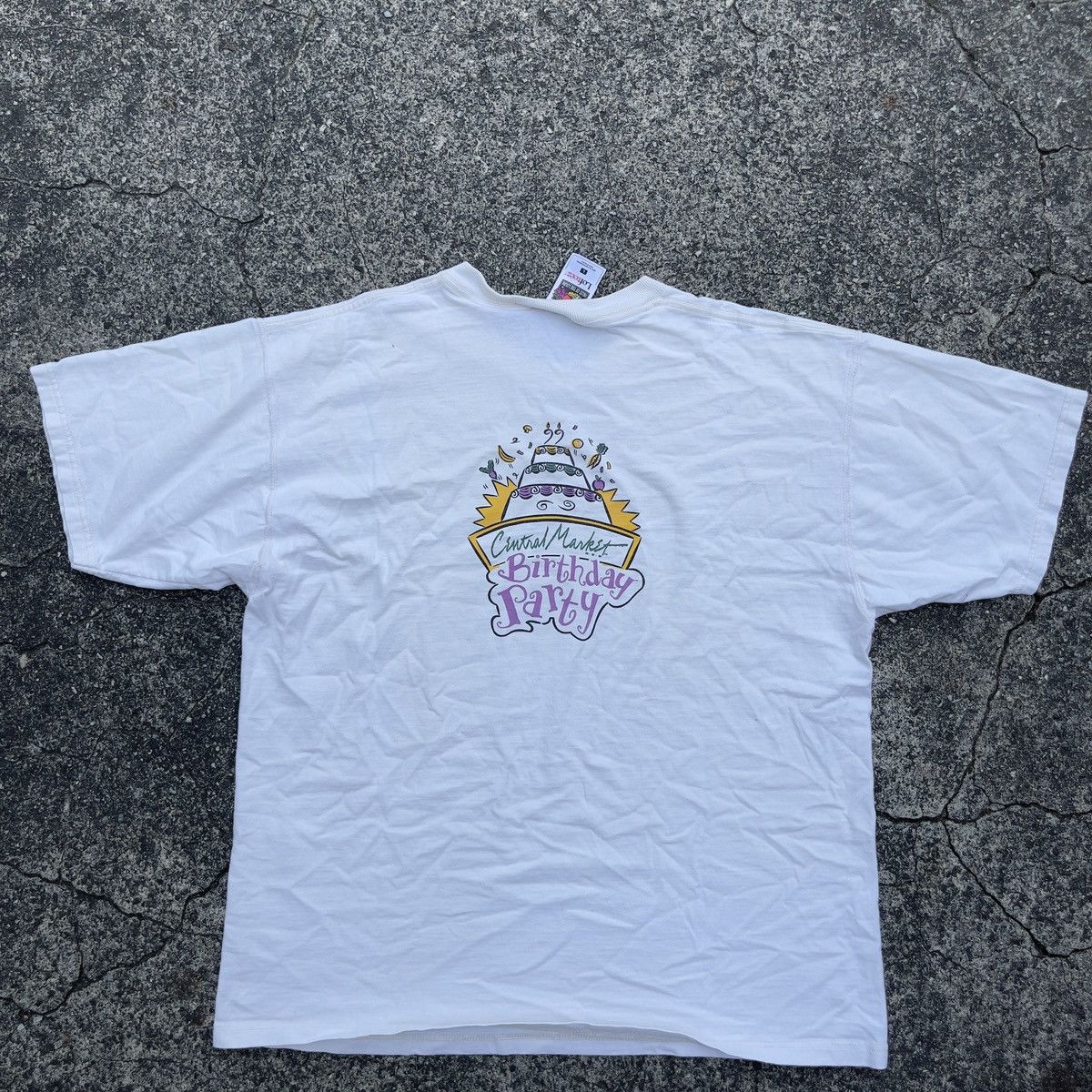 Fruit Of The Loom × Vintage Vintage FRIENDS DONT LET FRIENDS EAT JUNK Shirt Size US L / EU 52-54 / 3 - 4 Thumbnail