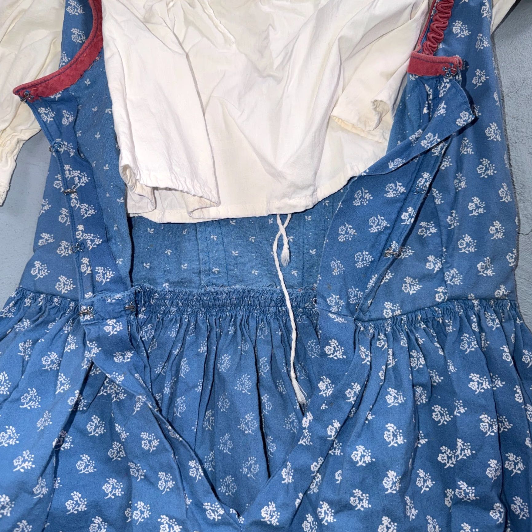 Vintage VINTAGE Wallach Wallach Volkskunfthaus Munchen Antique Dress German Smocked Handmade Dirndl 50s Gold 1900s Size XS / US 0-2 / IT 36-38 - 2 Thumbnail