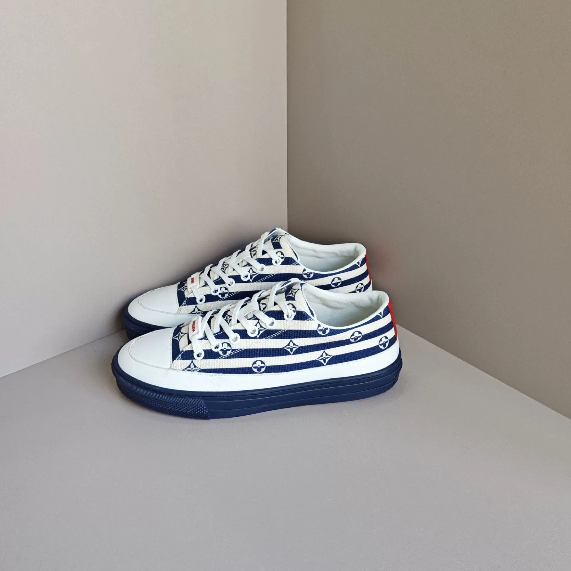 Louis Vuitton Louis Vuitton Lowtop Sneakers us_6 Women Size US 6 / IT 36 - 1 Thumbnail