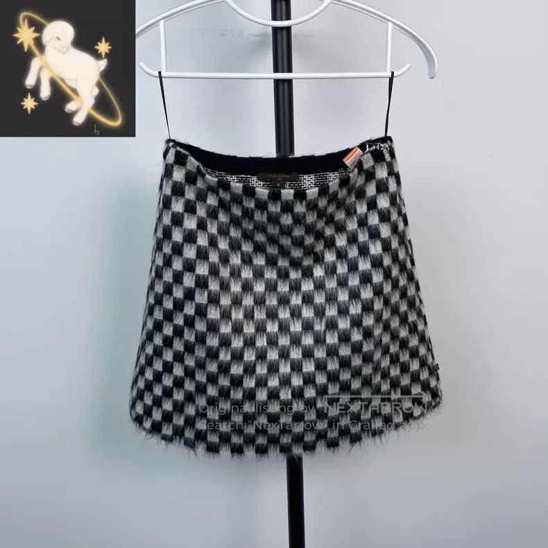Louis Vuitton Louis Vuitton size s Black and white checkered wool skirt Size 24" / US 00 / IT 34 - 1 Thumbnail