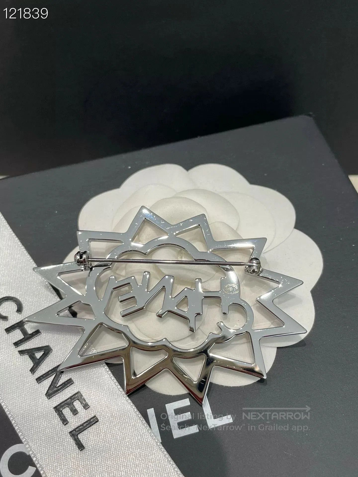 Chanel Chanel Crystal Cloud Brooch. Size ONE SIZE - 3 Thumbnail