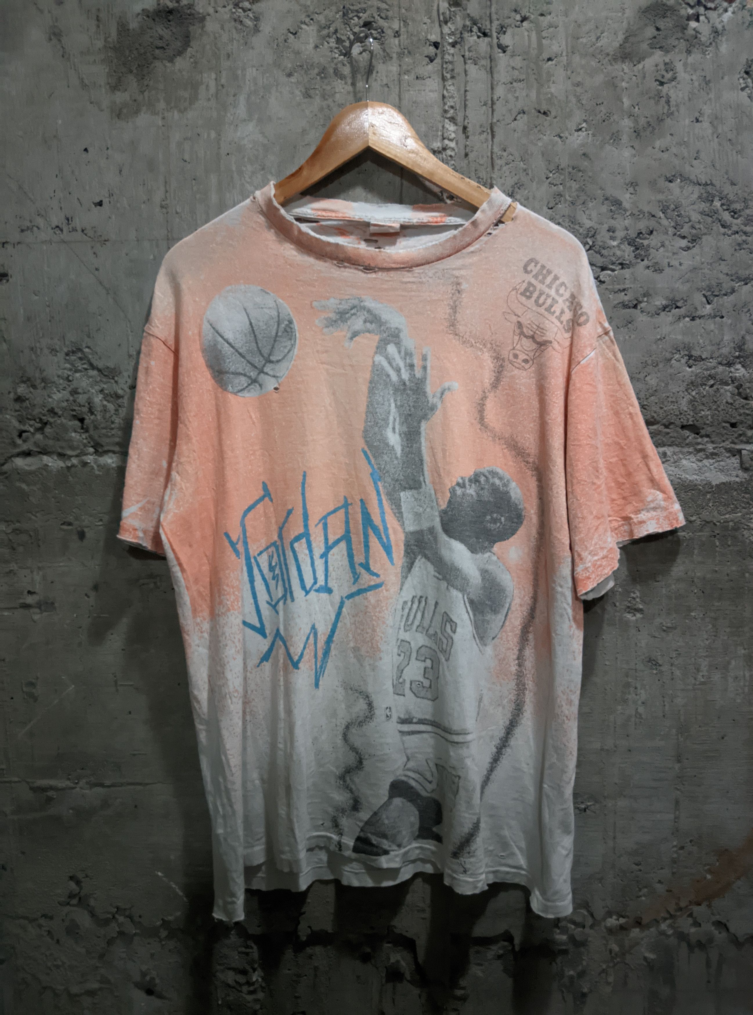 Vintage Vintage 90s thrashed jordan Chicago Bulls aop erd Size US L / EU 52-54 / 3 - 1 Thumbnail