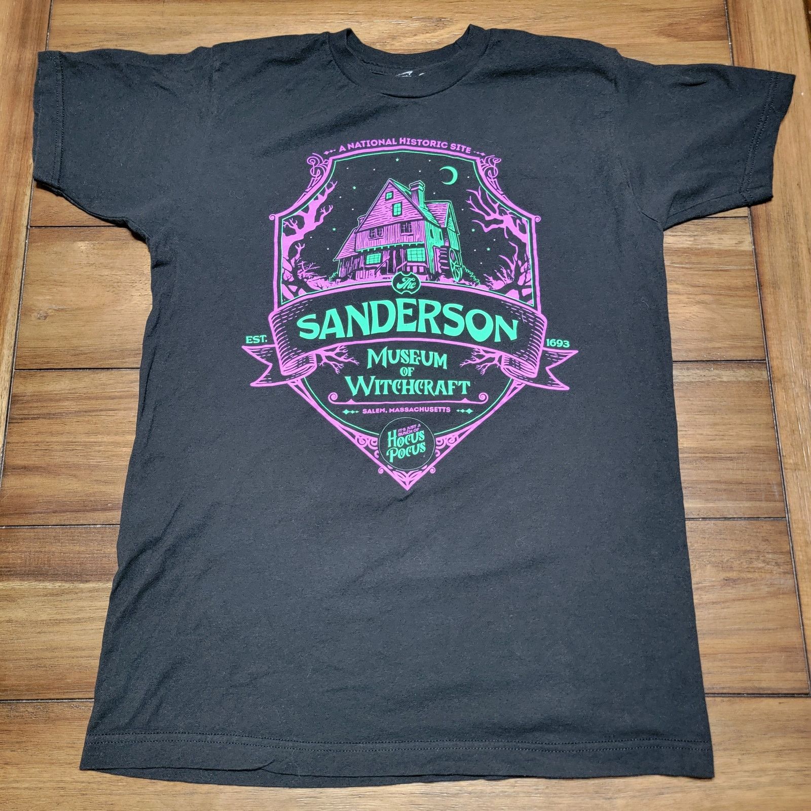 Disney Disney Hocus Pocus Unisex Tee "Sanderson Museum" - Medium Size M / US 6-8 / IT 42-44 - 1 Thumbnail
