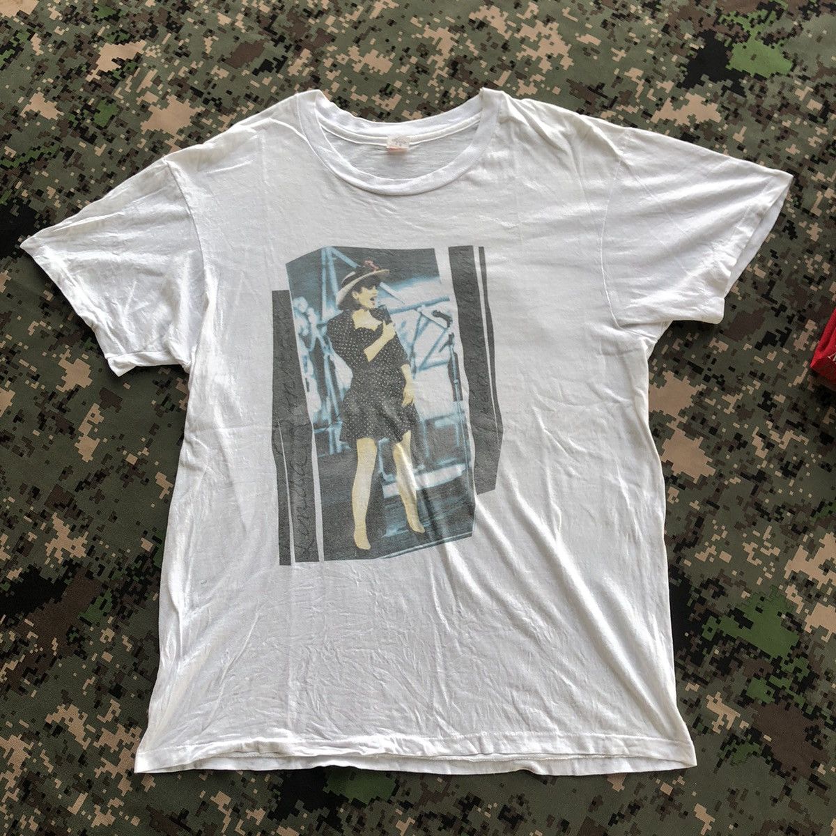 Band Tees × Vintage Vtg 90s Linda Ronstadt Cry Like A Rainstorm Tour 90 Tshirt Size US L / EU 52-54 / 3 - 2 Thumbnail