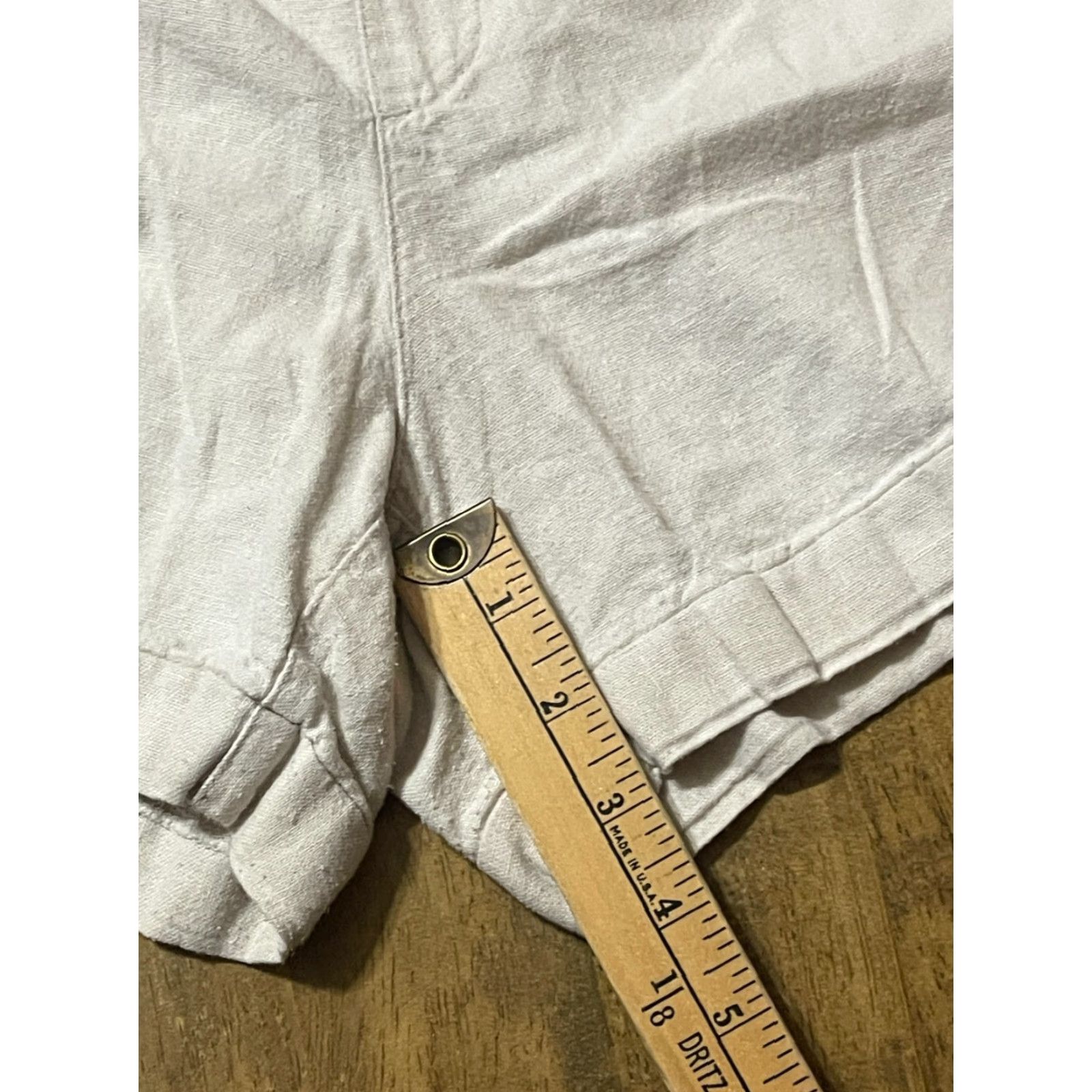 Old Navy Old Navy Shorts Women’s Size Medium White, Tie Waist, Pockets Size 30" / US 8 / IT 44 - 7 Thumbnail