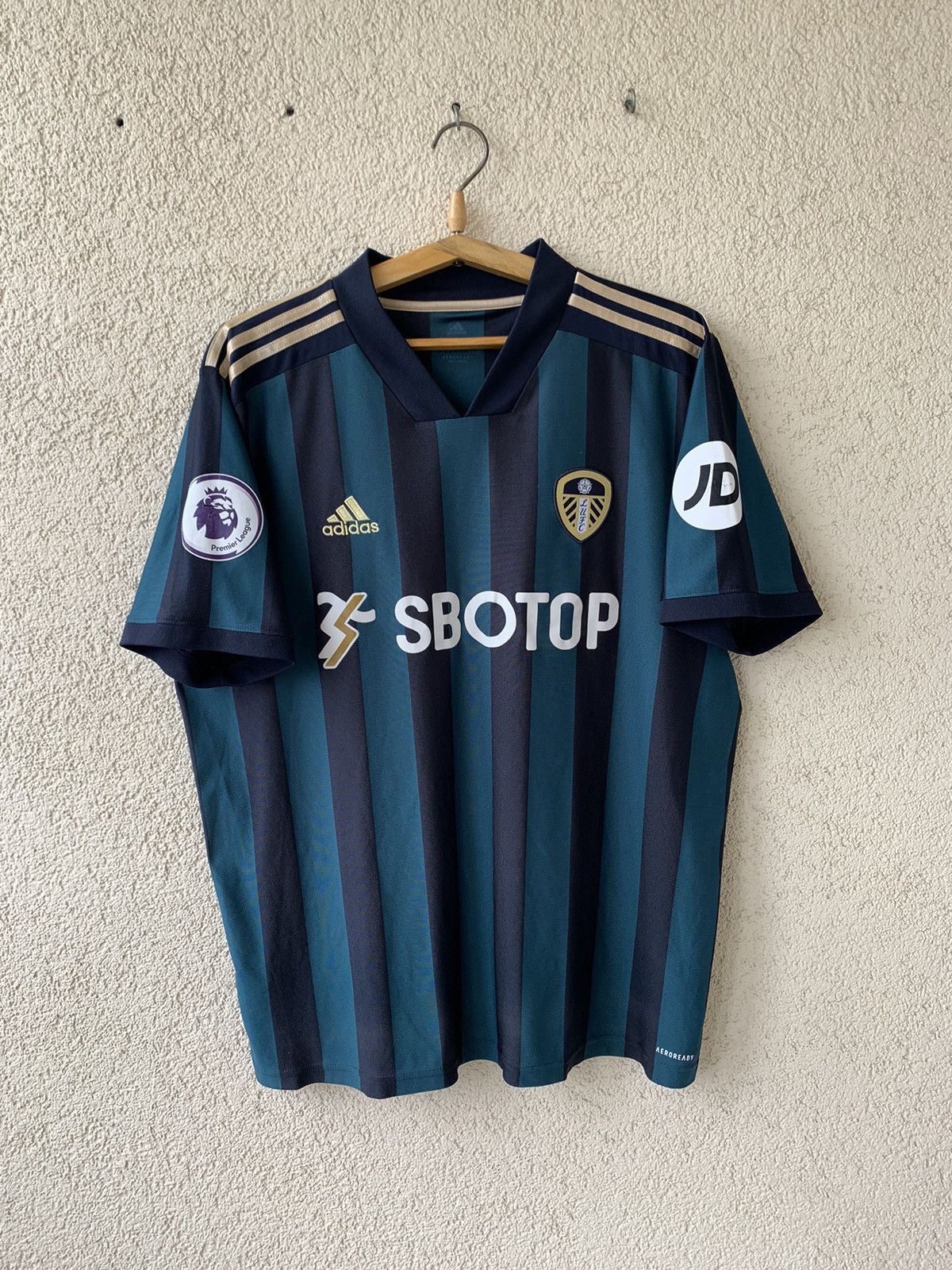 Adidas ADIDAS LUFC SBOTOP AEROREADY PREMIER LEAGUE JERSEY TEE Size US XL / EU 56 / 4 - 3 Thumbnail