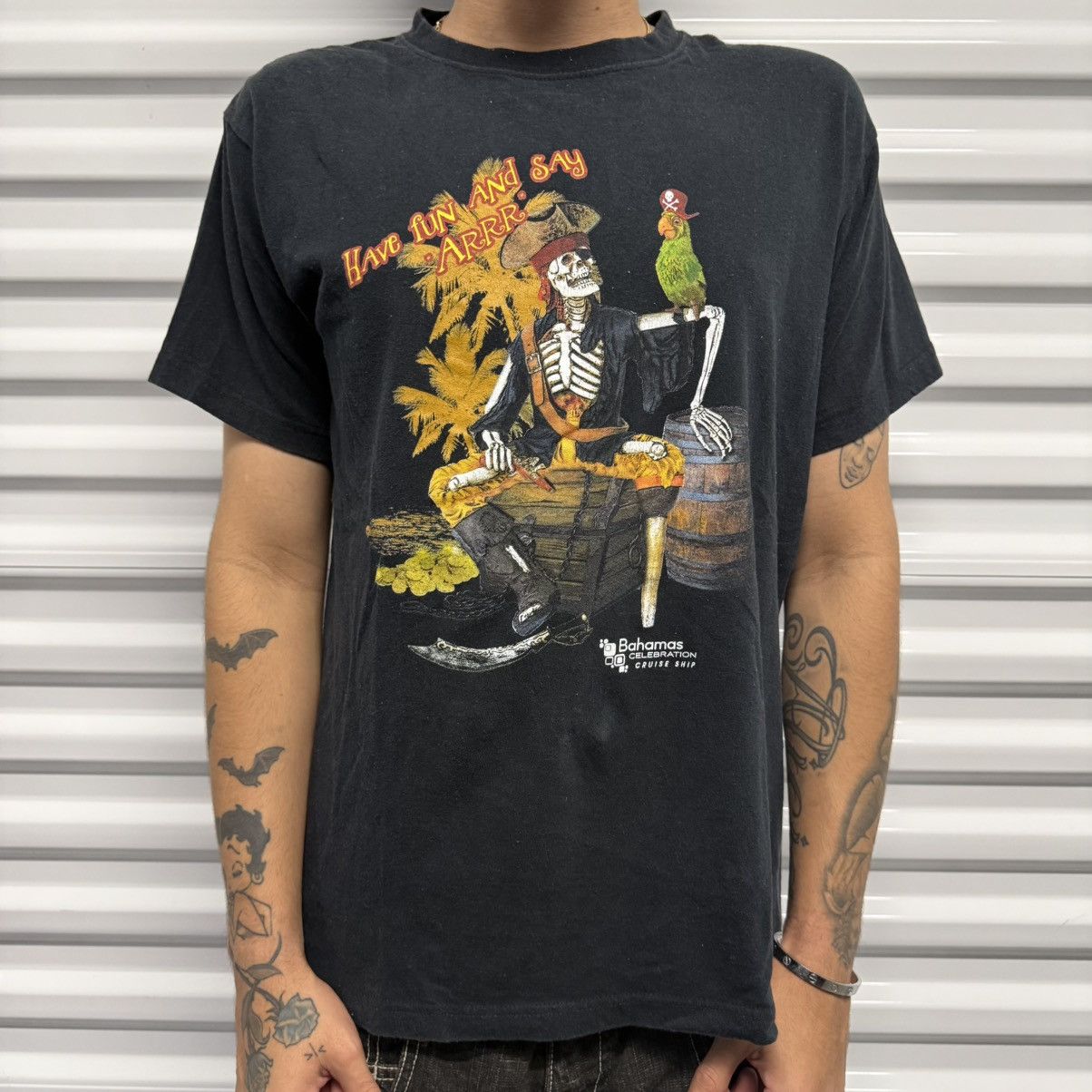 Other Vintage Y2K/2000s Bahamas Pirate Skeleton Funny Tee! Size US M / EU 48-50 / 2 - 1 Thumbnail