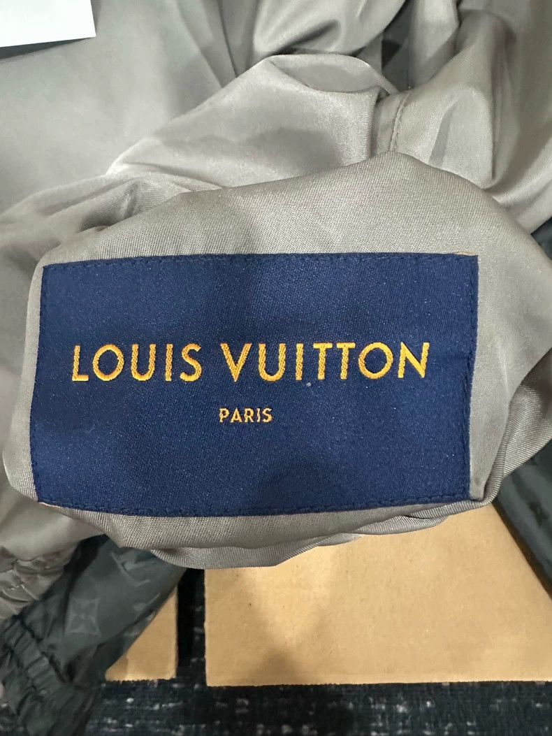 Louis Vuitton Louis Vuitton Full-printed double-faced assault jacket Size US L / EU 52-54 / 3 - 6 Thumbnail