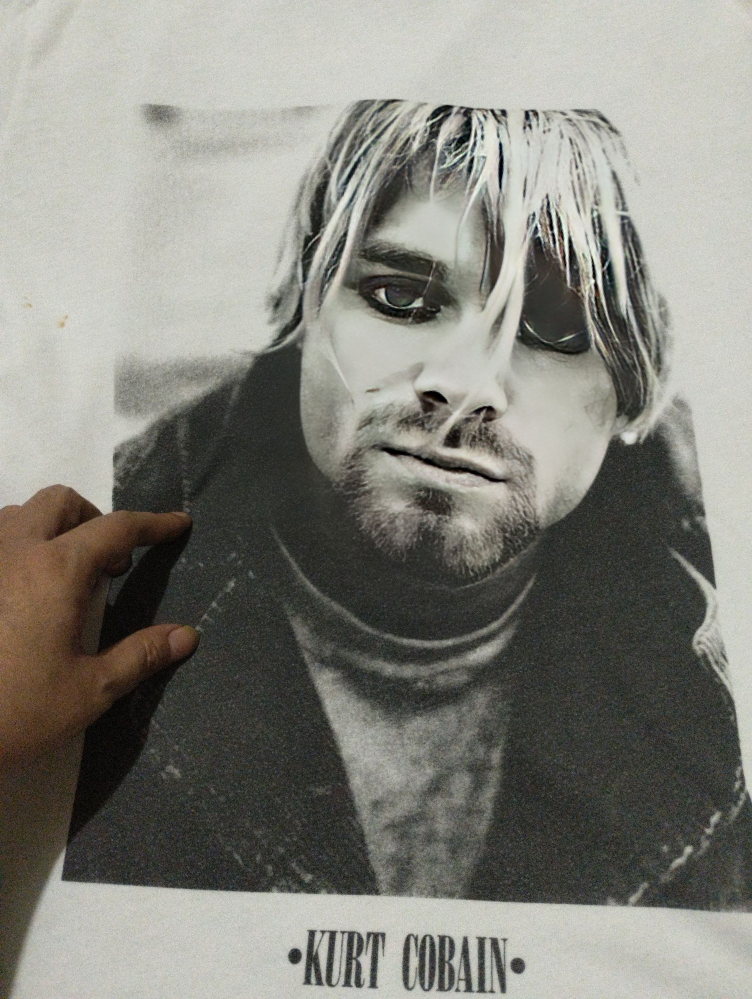 Pull & Bear OFFICIAL KURT COBAIN BY PULL & BEAR GRAPHIC T-SHIRT Size US S / EU 44-46 / 1 - 5 Thumbnail