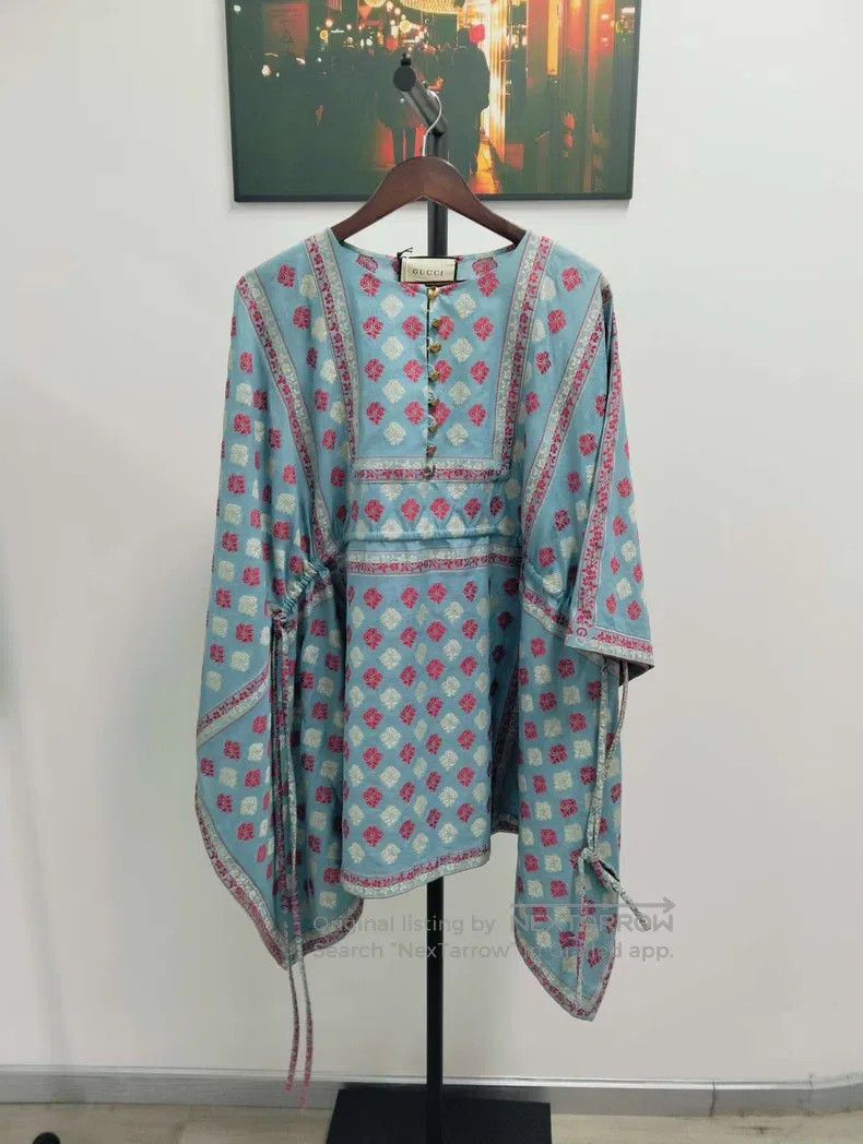 Gucci Court Cloak coat
