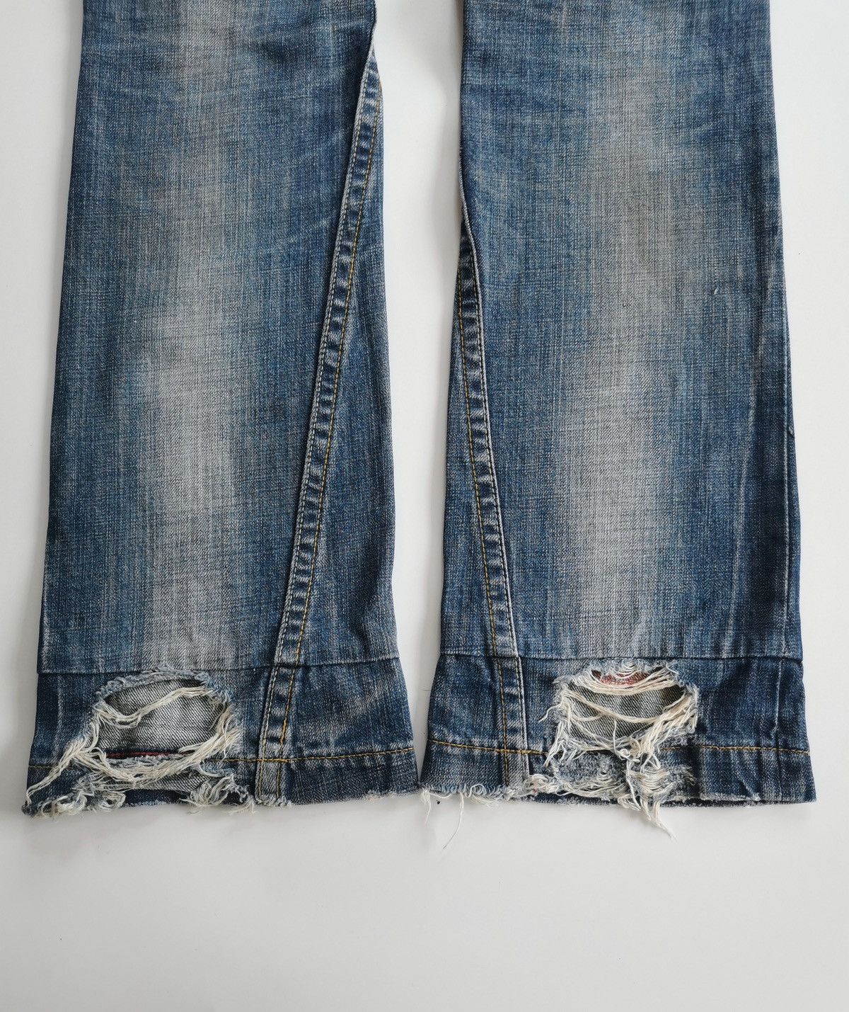 Japanese Brand Queen Of Sanctuary Bootcut Distressed Jeans Size 29" - 7 Thumbnail