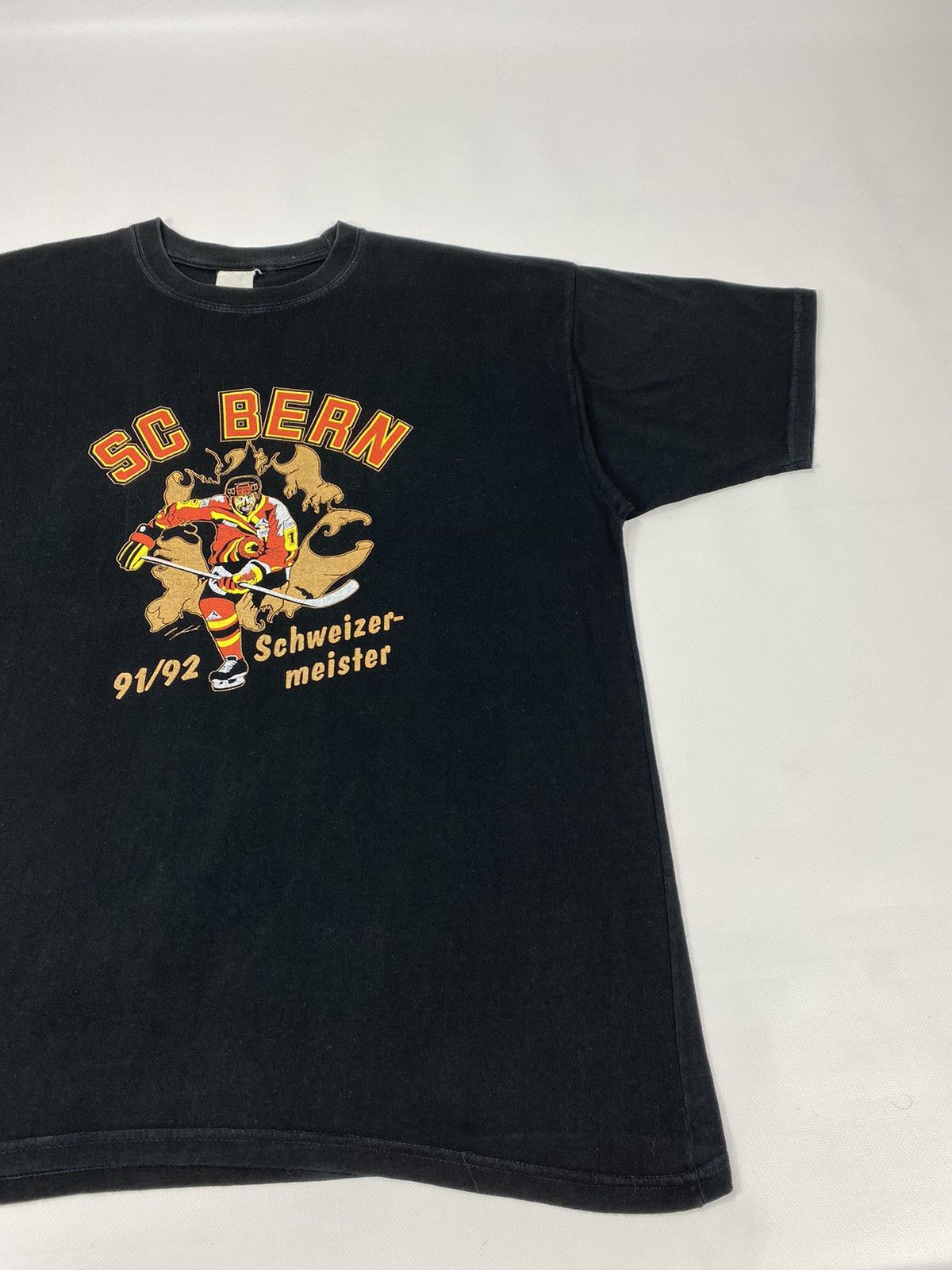 NHL LASTDROP🔥 1991 1992 SC Bern Schweizer Meister T-shirt Hockey Size US XL / EU 56 / 4 - 6 Thumbnail
