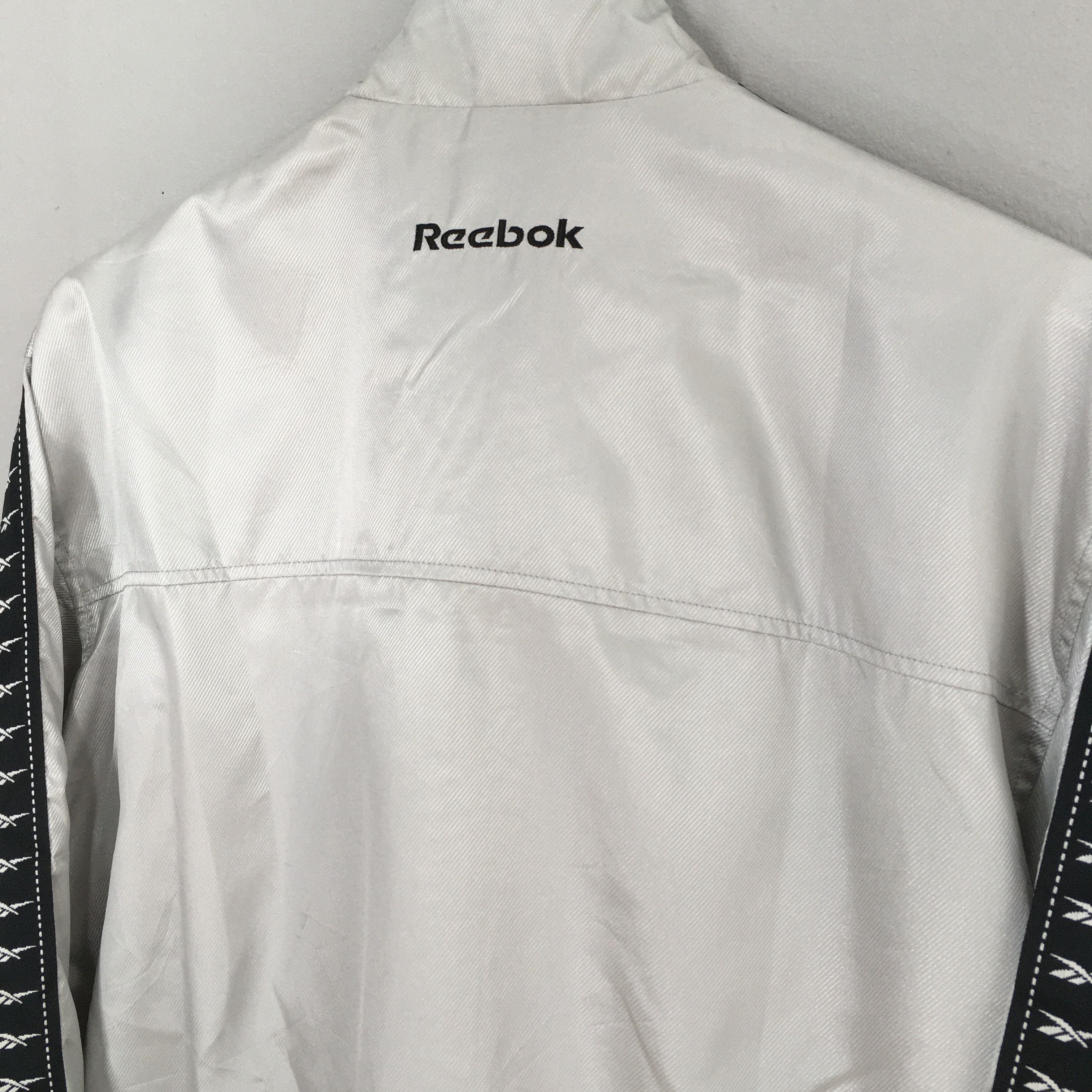 Reebok Vintage Reebok Sports Windbreaker Jacket Medium Size US M / EU 48-50 / 2 - 9 Thumbnail