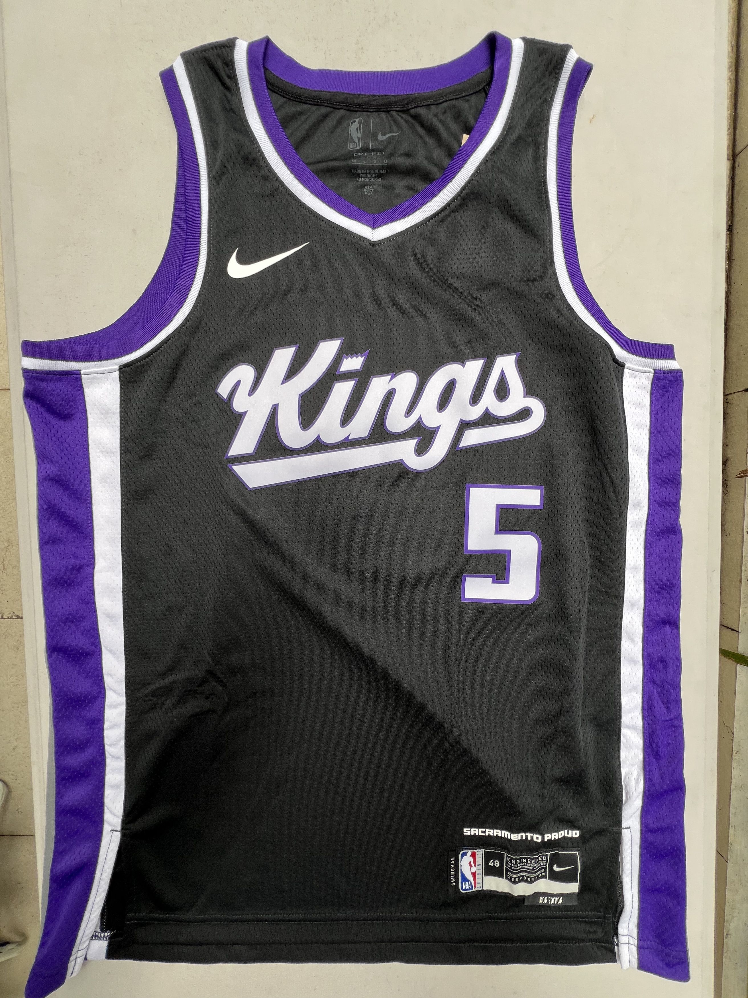NBA × Nike De'Aaron Fox Sacramento Kings Icon Swingman Jersey Size US L / EU 52-54 / 3 - 1 Thumbnail