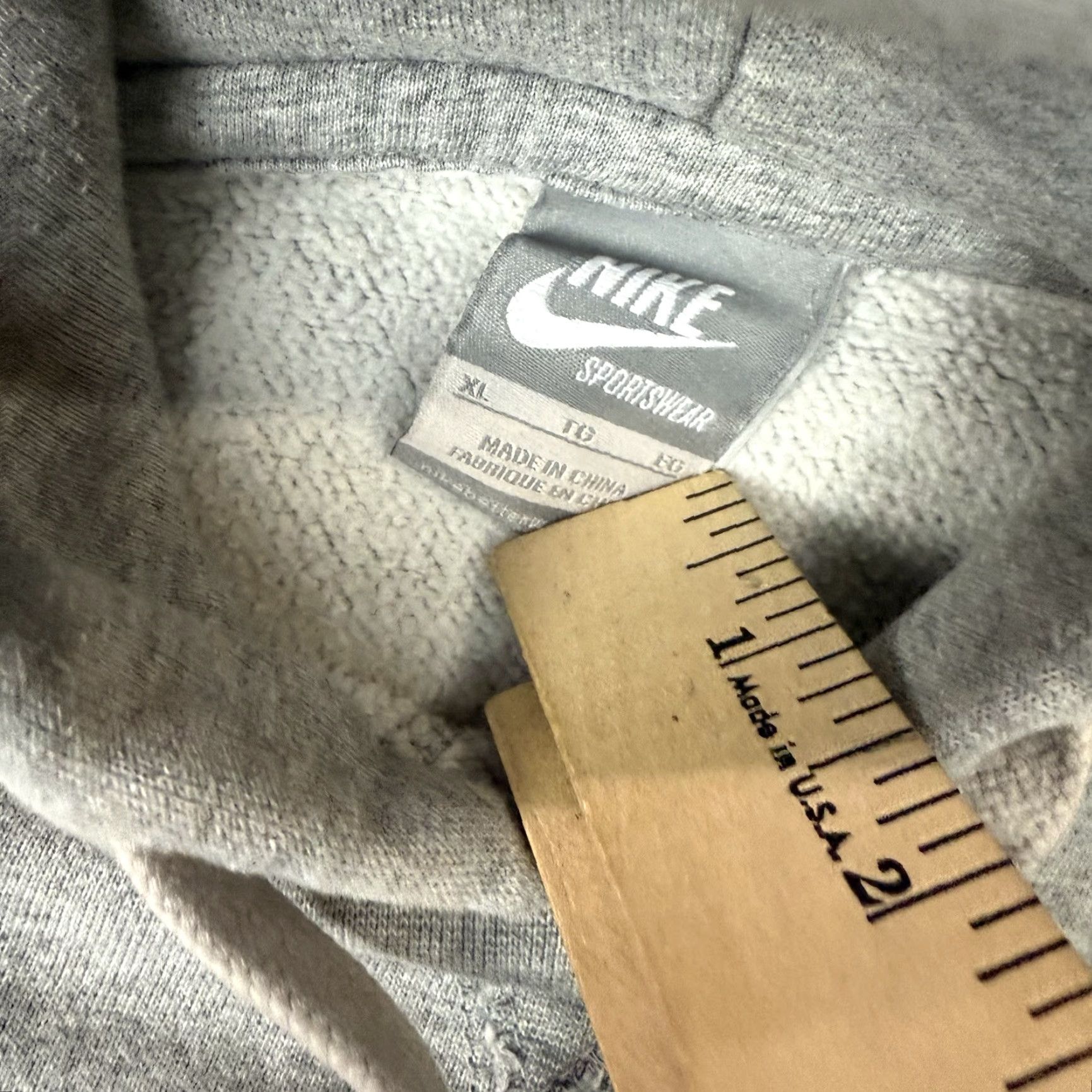 Nike VINTAGE Nike Sweater Mens XL Gray Big Swoosh Outdoors Hoodie Sweatshirt Distressed Faded Size US XL / EU 56 / 4 - 4 Thumbnail