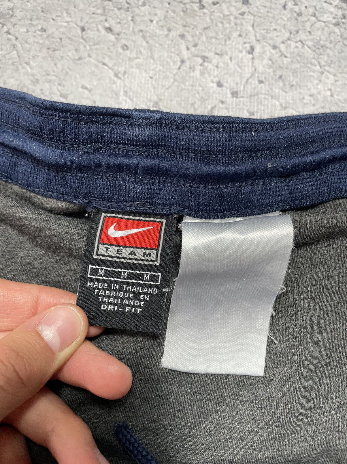 Nike Nike Team F.C Barcelona Vintage 90s Nylon Shorts Size US 32 / EU 48 - 8 Thumbnail
