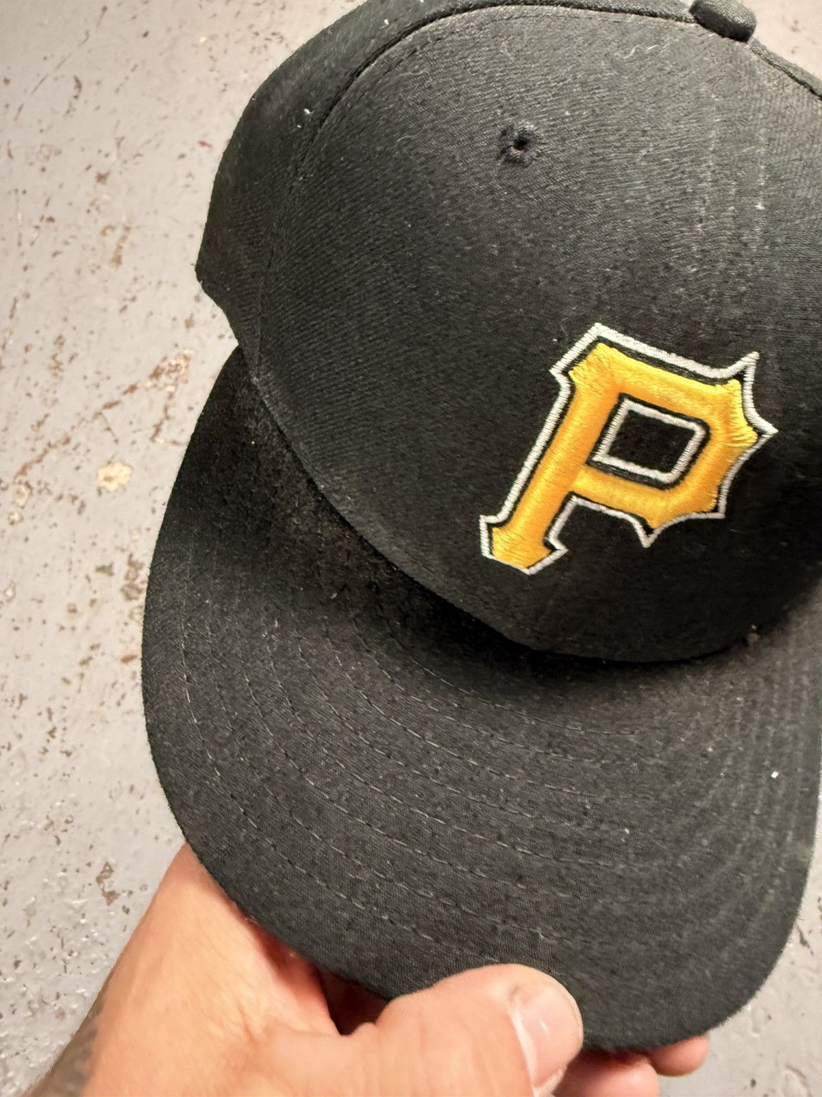 New Era Black Pirates Fitted Hat Size 7 Size ONE SIZE - 2 Thumbnail