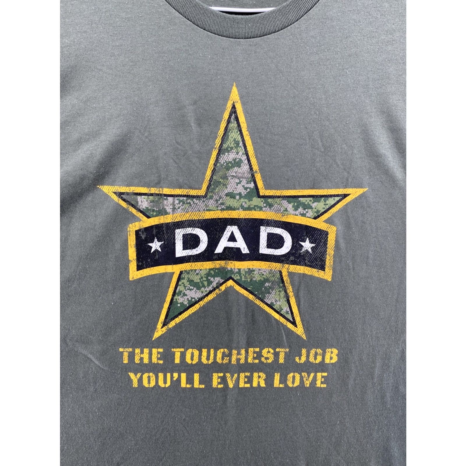 Vintage Dad T-Shirt Army Green Yellow Mens 2XL All Seasons Graphic Way To Celebrate Shirt Size US XXL / EU 58 / 5 - 2 Thumbnail