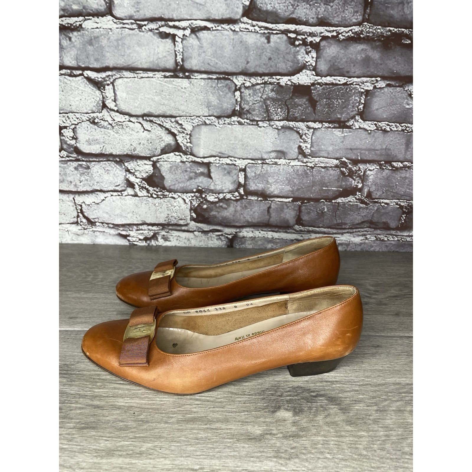 Salvatore Ferragamo Salvatore Ferragamo Boutique Vara Brown Leather Bow Heels Wo Size US 8 / IT 38 - 22 Thumbnail