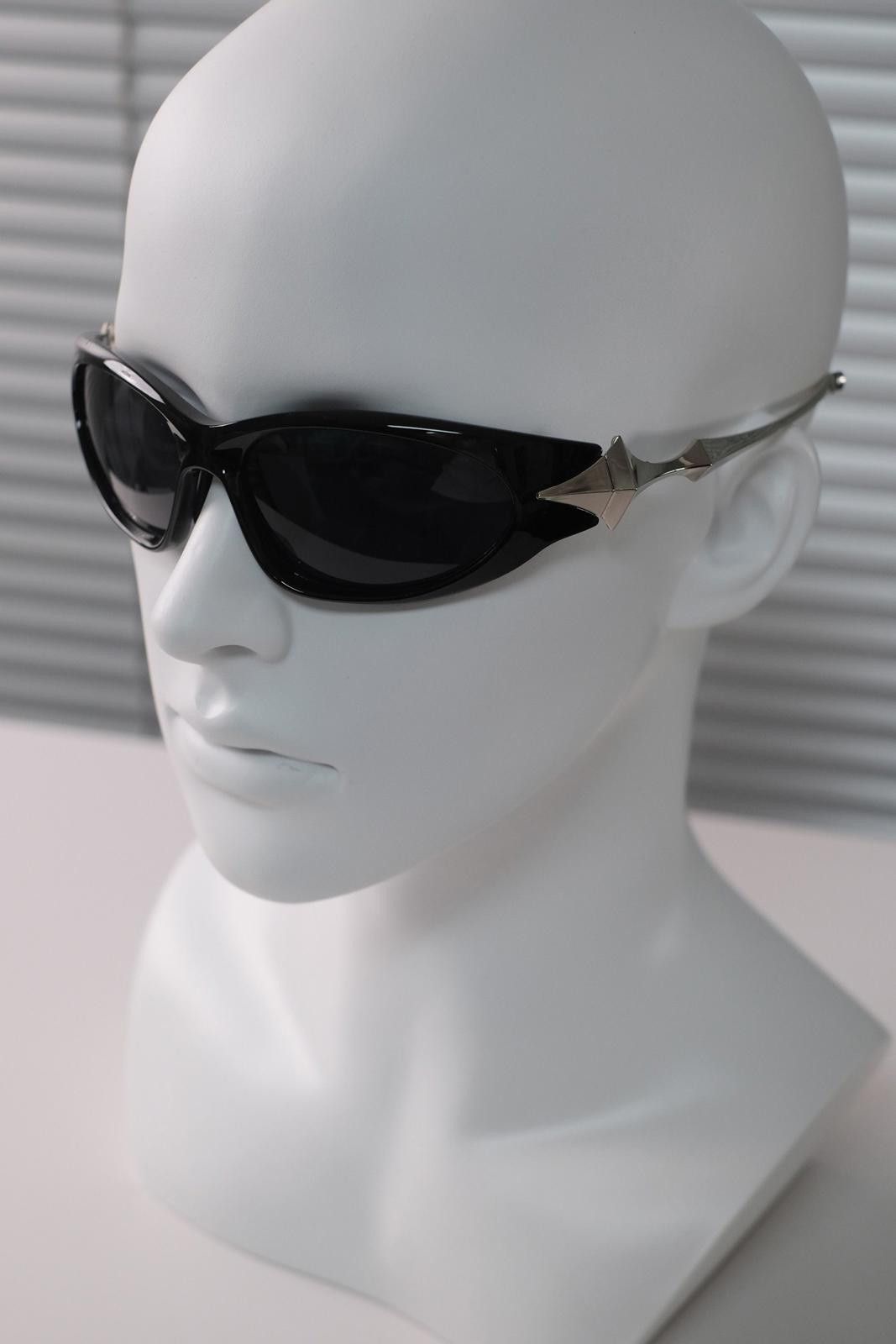 Japanese Brand Y2k Vtg Avant Garde Futuristic Black Sunglasses Unisex OS Size ONE SIZE - 3 Thumbnail