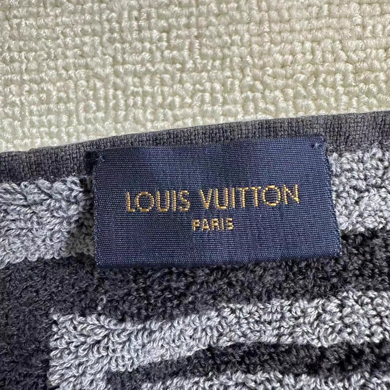Louis Vuitton Louis Vuitton Monogram Blanket 155x95 Size ONE SIZE - 3 Thumbnail