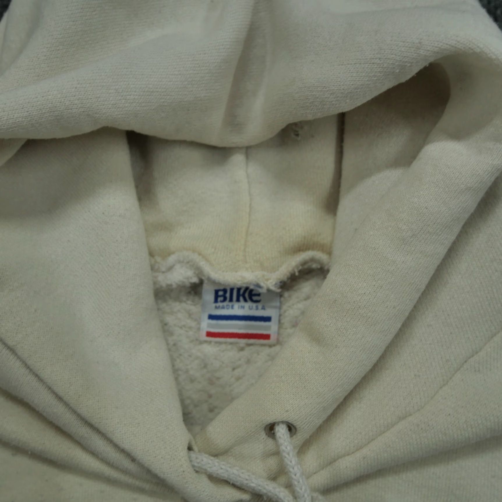 Vintage VINTAGE Bike Hoodie Mens Large L Ivory White Distressed Pullover Blank 80s 90s Logo Pocket Sweatshirt Size US L / EU 52-54 / 3 - 5 Thumbnail