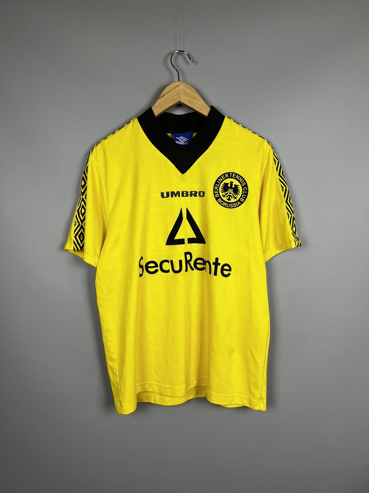 Umbro (L) RARE Umbro Berliner Tennis Club Borussia Vintage Size US L / EU 52-54 / 3 - 1 Thumbnail