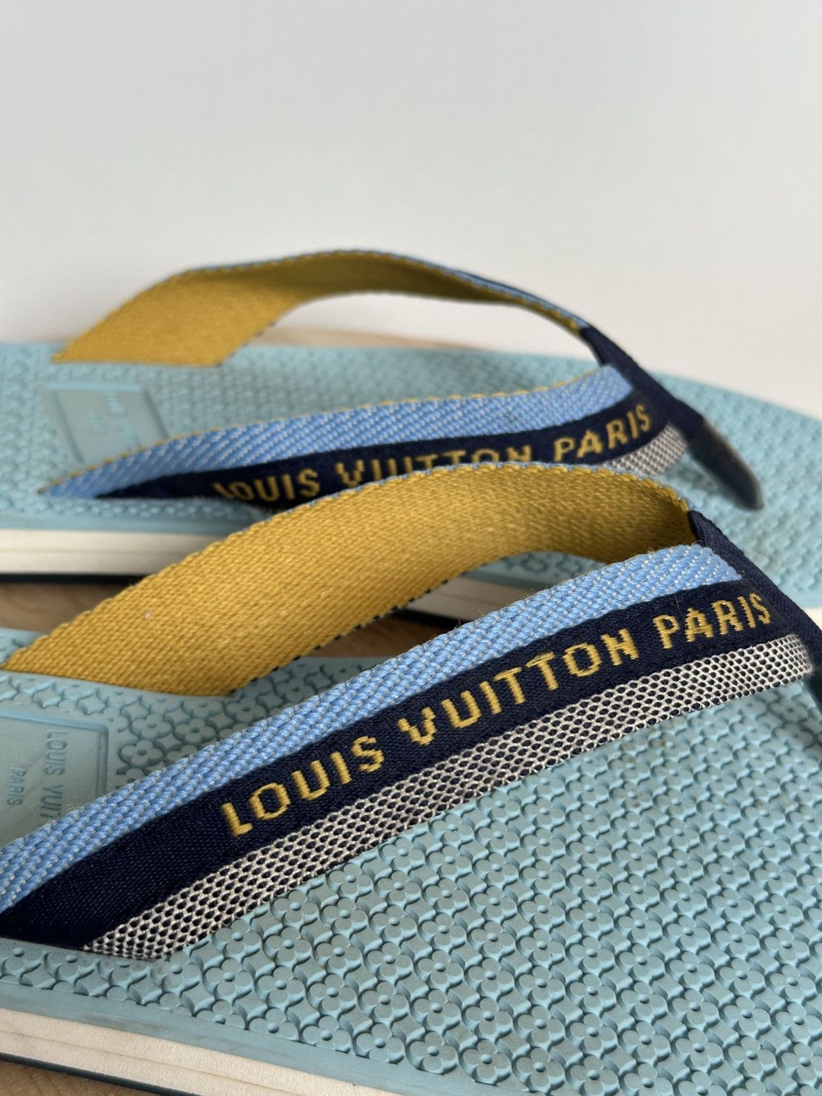 Designer × Louis Vuitton Louis Vuitton blue rubber flip flops thongs spellout Size US 7 / EU 40 - 7 Thumbnail