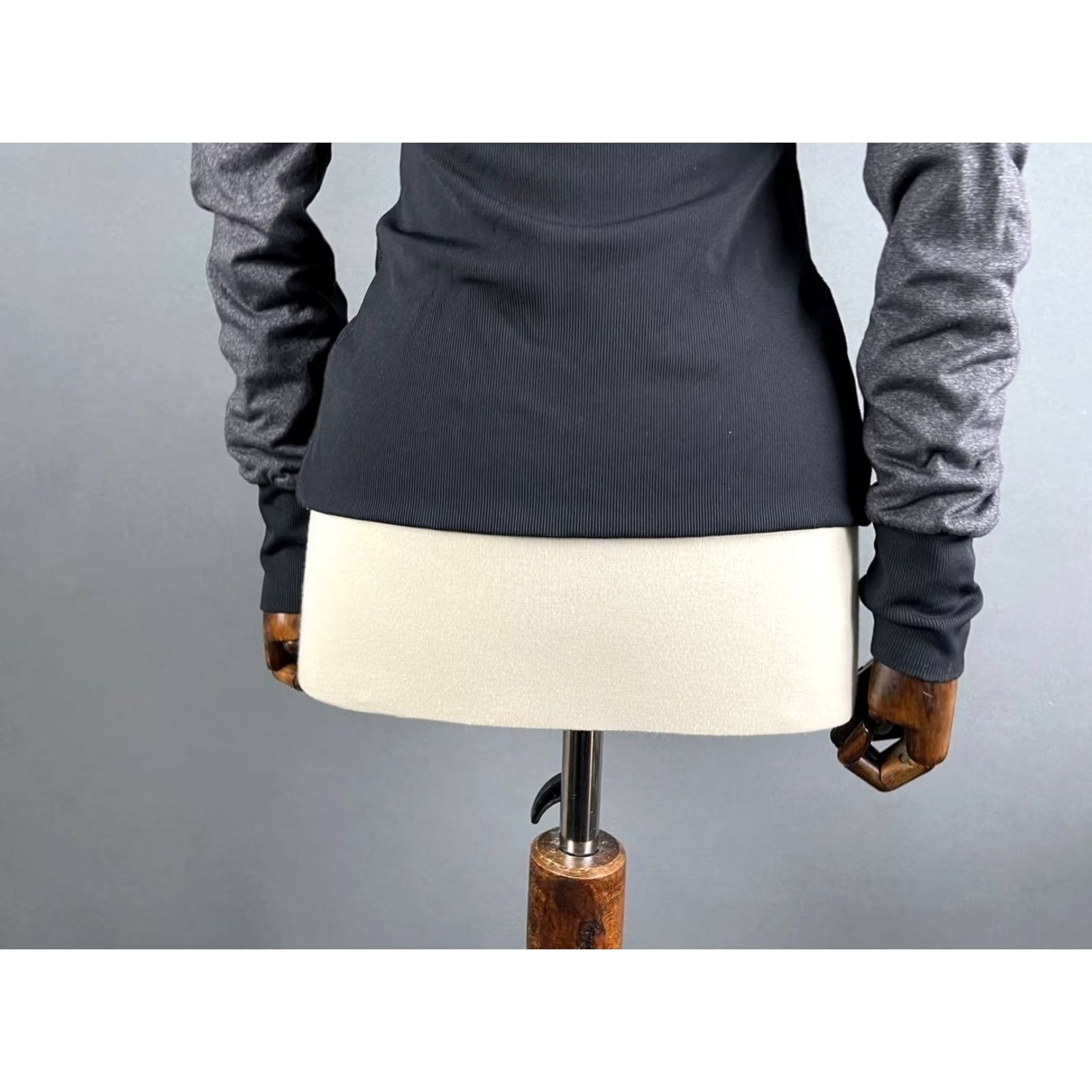 Lululemon Lululemon Hooded Jacket Reversible Full Zipper Gray & Black Long Sleeve Womens Size ONE SIZE - 6 Thumbnail