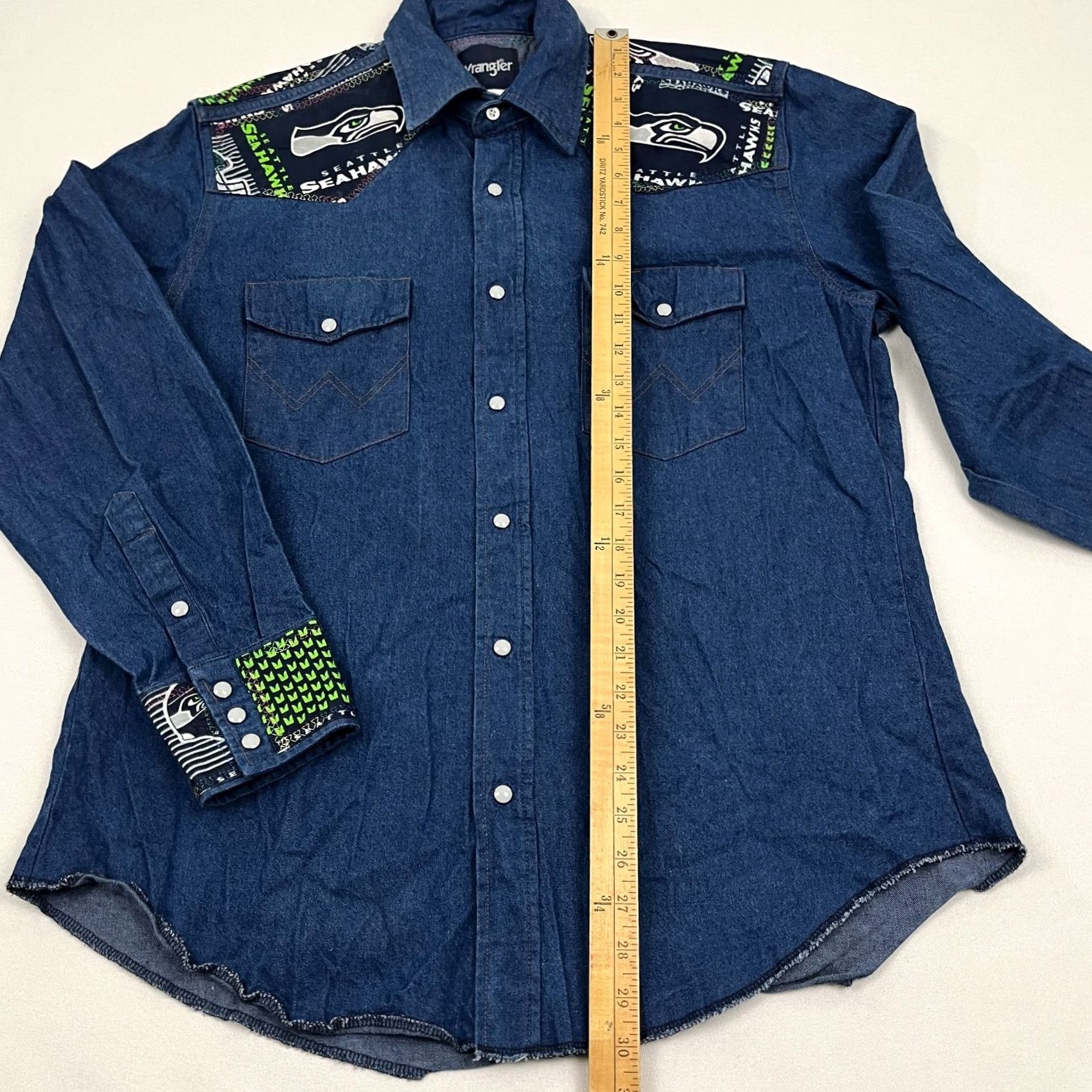 Wrangler VINTAGE Seattle Seahawks Shirt Mens L Custom Pearl Snap Denim Wrangler Western Patchwork Size US L / EU 52-54 / 3 - 4 Thumbnail