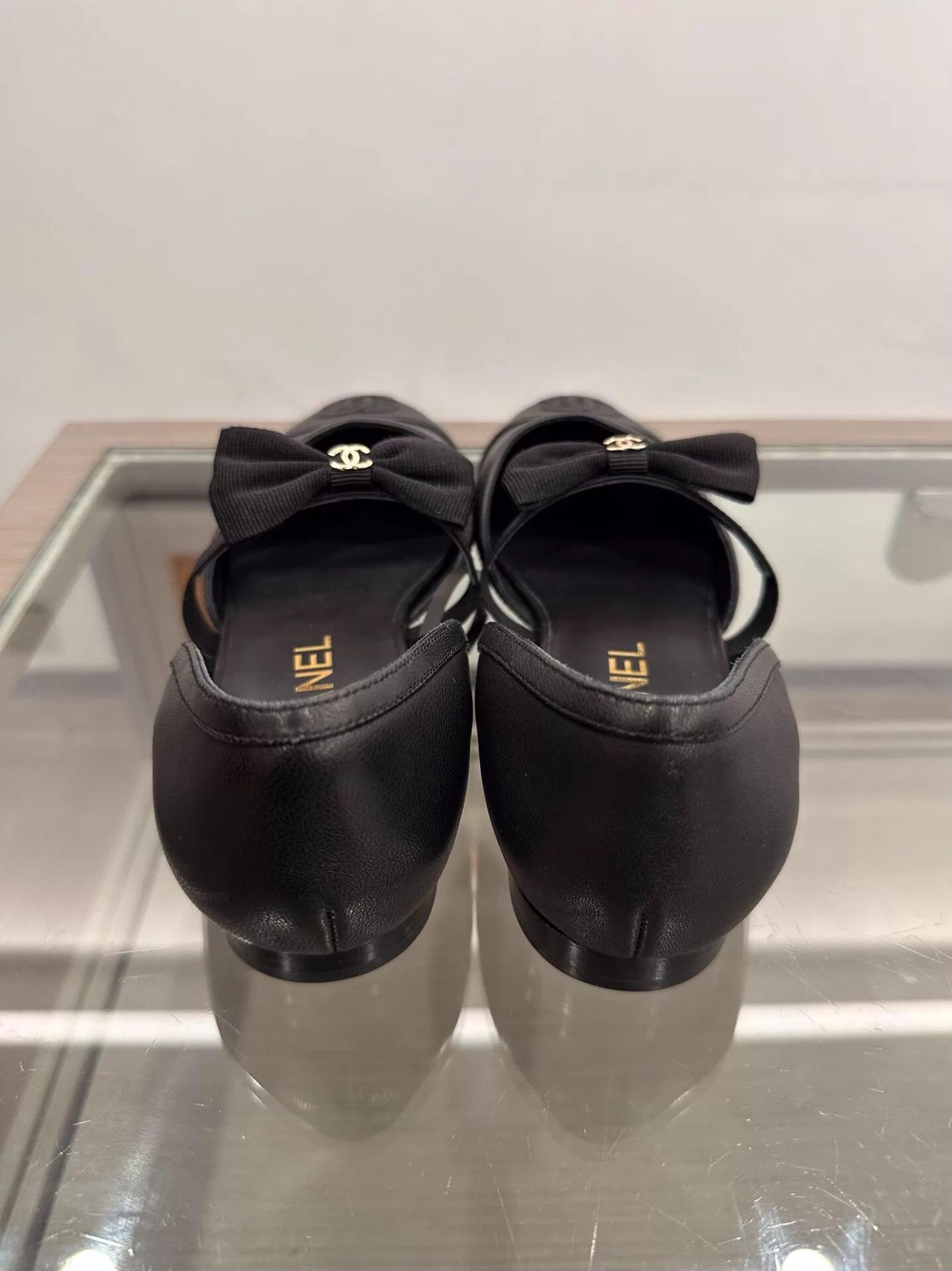 Chanel Chanel CC embossed bow Mary Janes black Size US 5.5 / IT 35.5 - 6 Thumbnail