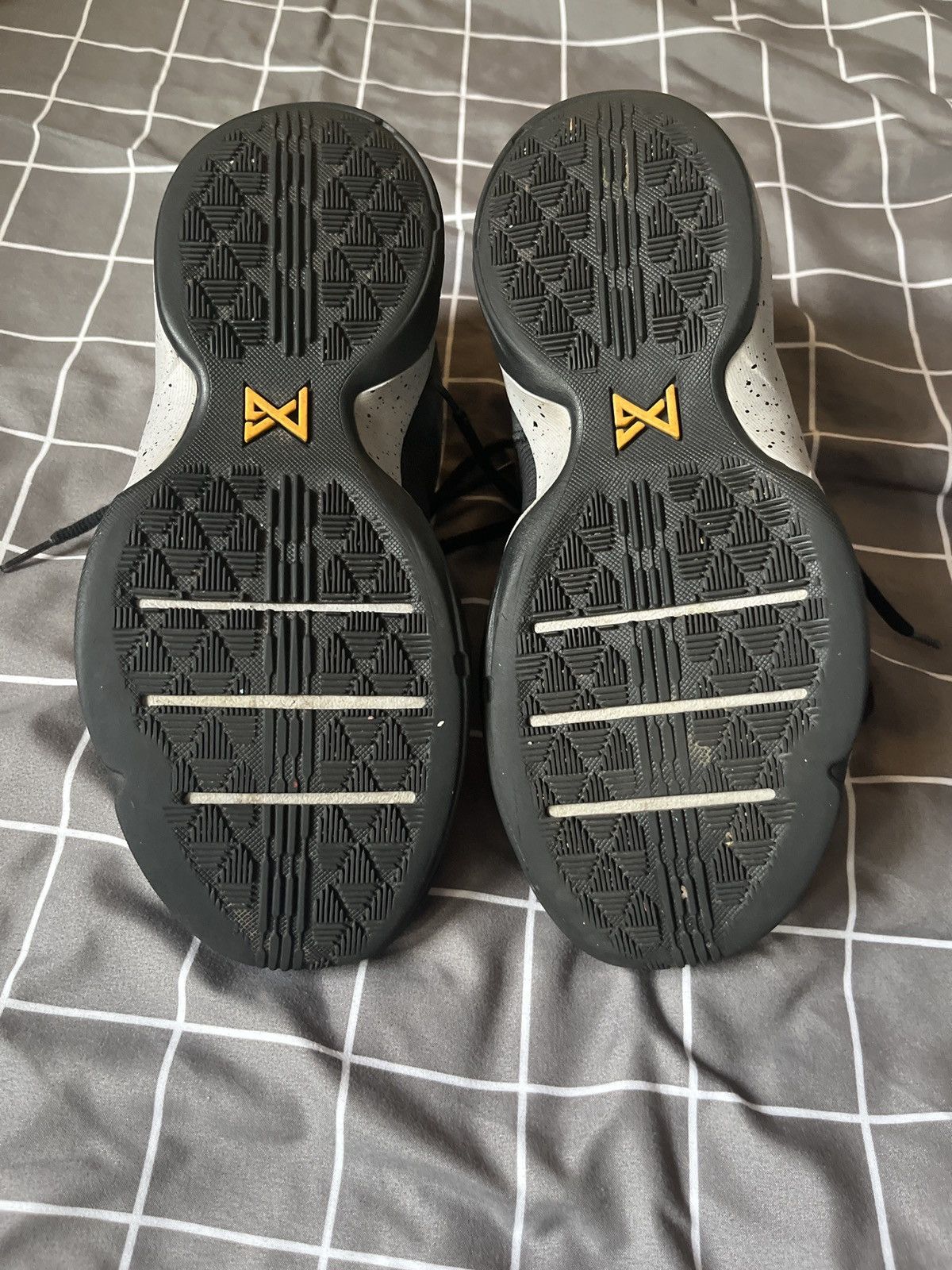 Nike PG1 Black University Gold Size 7Y Size US 7 / EU 40 - 5 Thumbnail