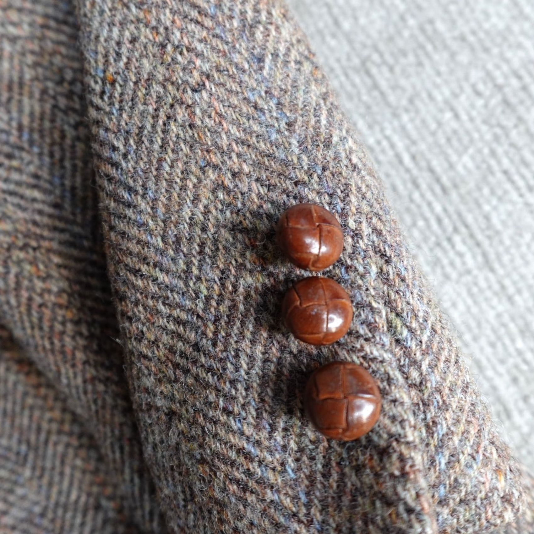 Harris Tweed VINTAGE Harris Tweed Sport Coat 42R Beige Herringbone Tweed Two-Button Blazer Mens Size 42R - 3 Thumbnail