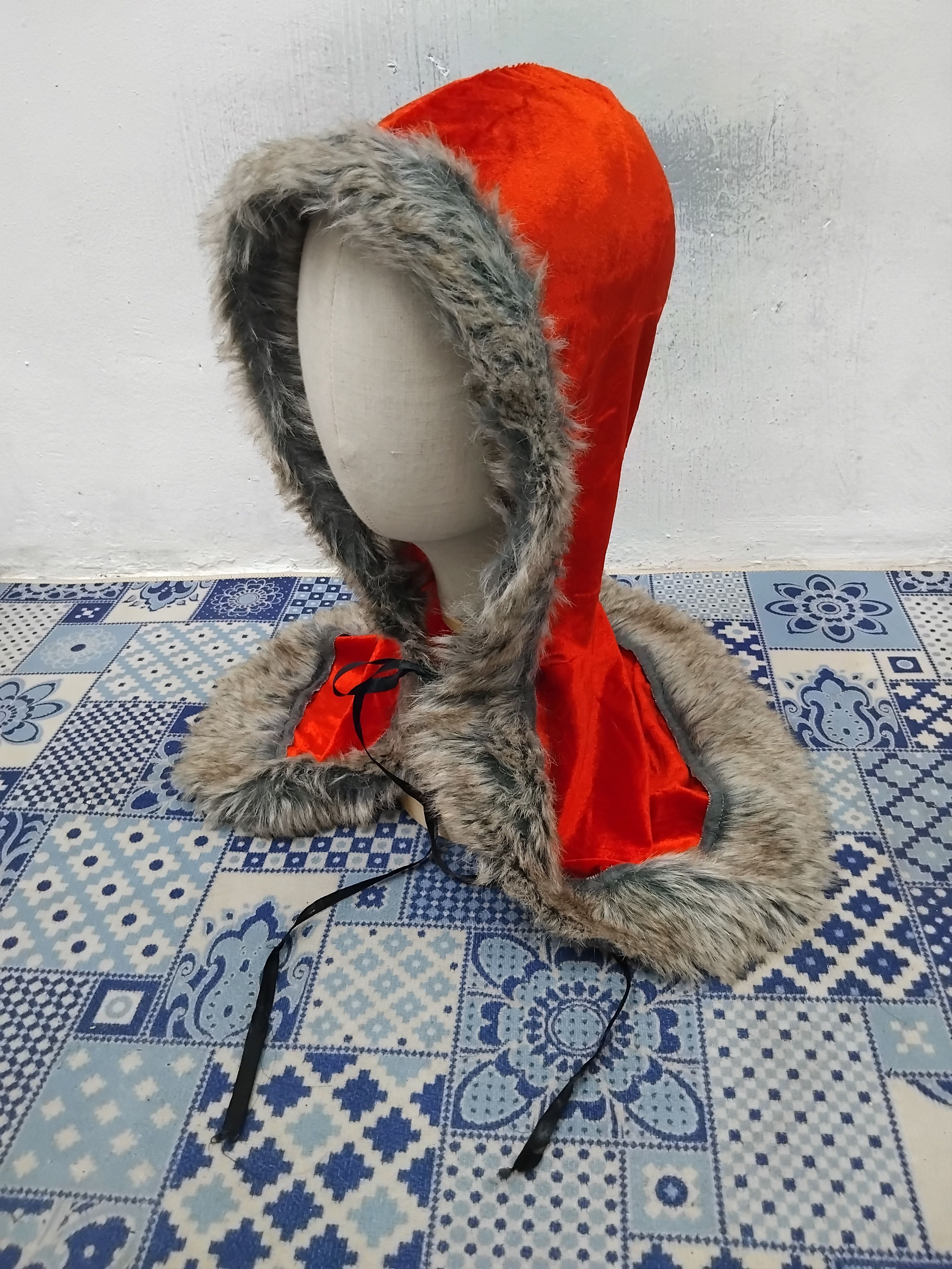 Japanese Brand Red colour fur costume hat Size ONE SIZE - 2 Thumbnail