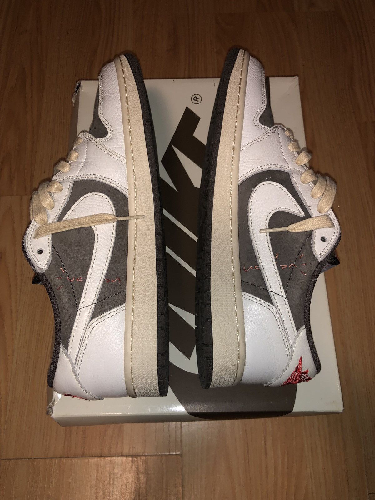 Nike × Travis Scott Travis Scott Air Jordan 1 Retro Low Reverse Mocha - Size 9 Size US 9 / EU 42 - 6 Thumbnail