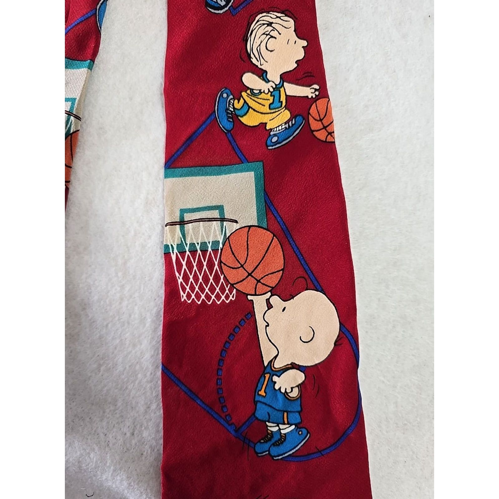 Peanuts Snoopy & Friends PEANUTS Charlie Brown Tie Basketball 100% Silk USA Red Basketball Silk Tie Men Size ONE SIZE - 3 Thumbnail