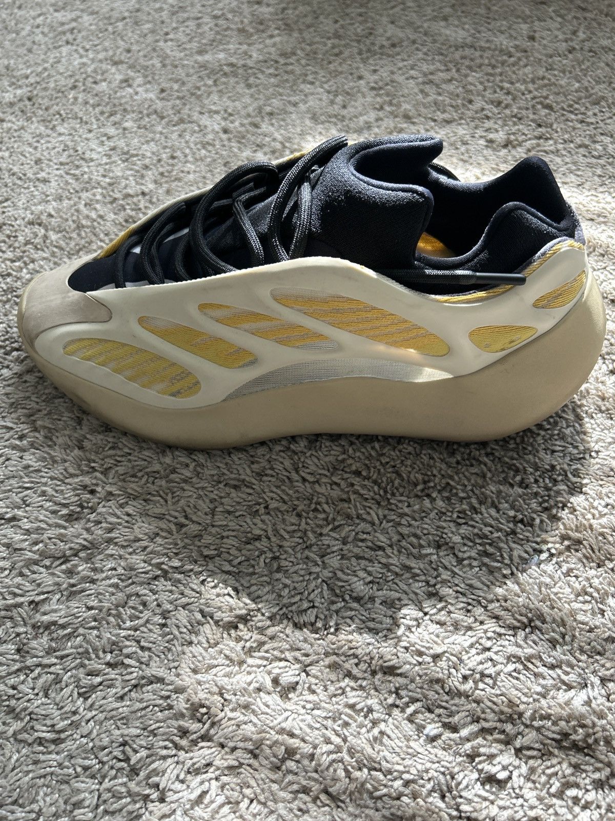 Yeezy Adidas Yeezy 700 V3 Azael Size US 10 / EU 43 - 5 Thumbnail