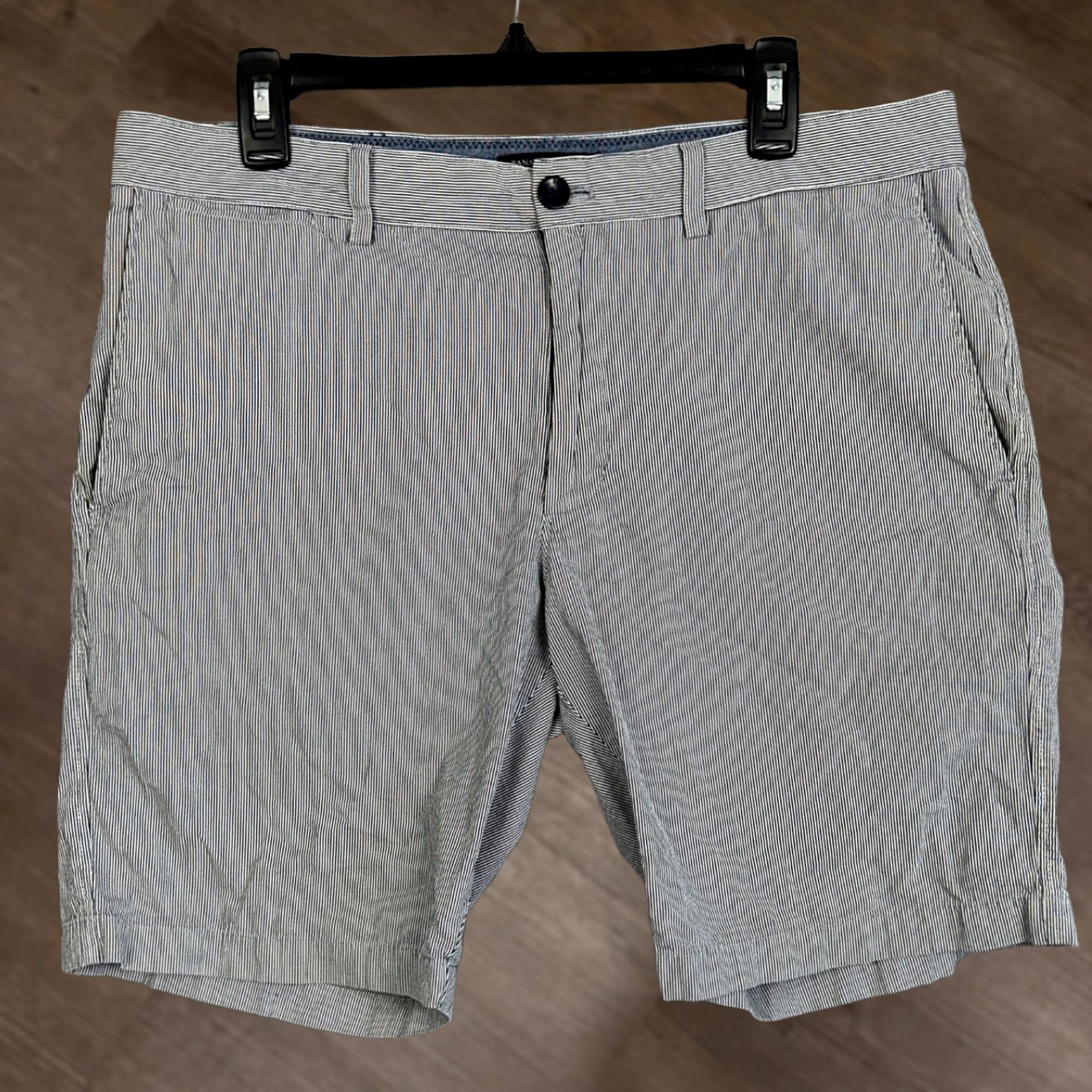 Banana Republic Banana Republic Aiden Short Mens 34 Blue White Slim Fit Khaki Striped Chino Casual EUC Size US 34 / EU 50 - 1 Thumbnail