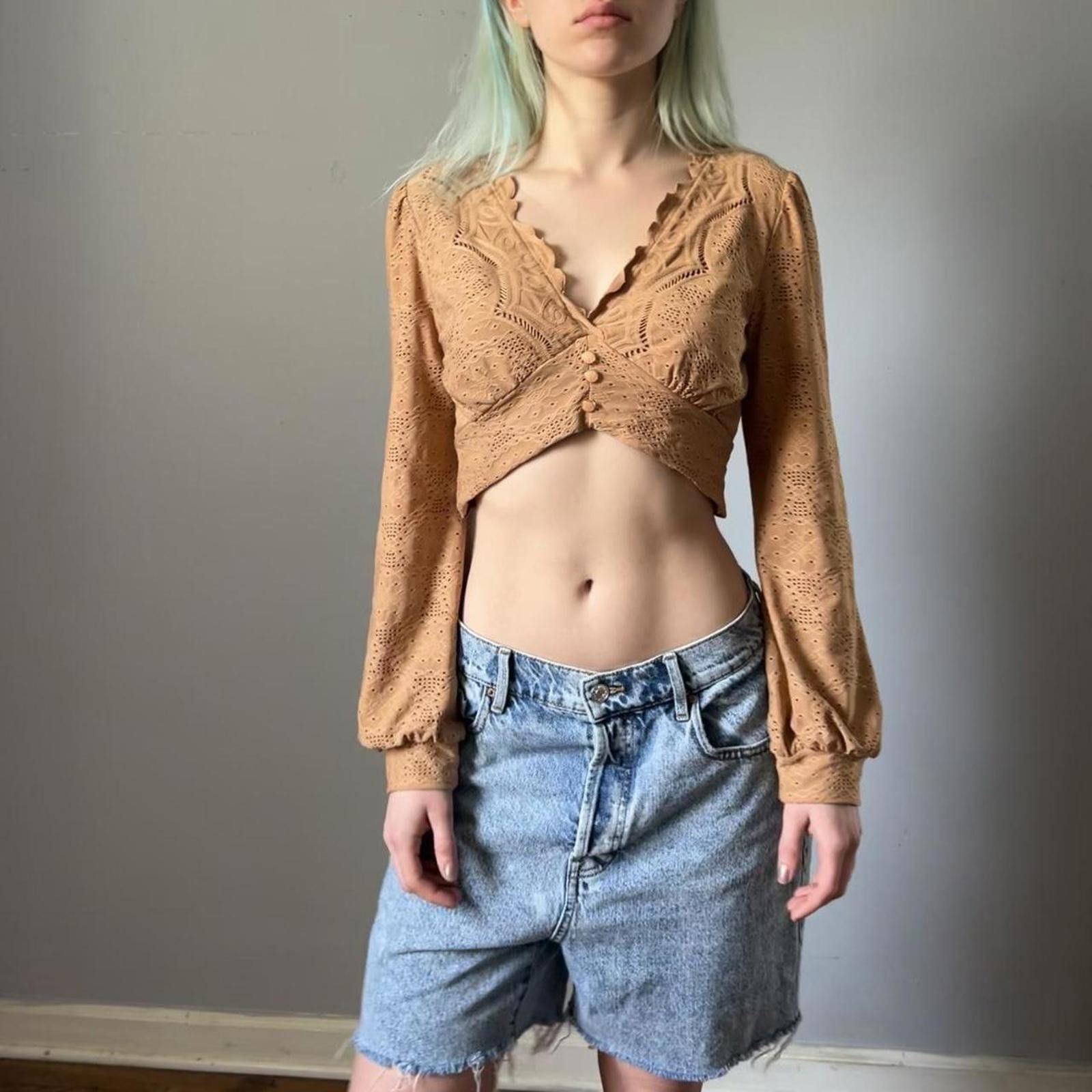 Other beautiful tan eyelet cropped long sleeve Size S / US 4 / IT 40 - 3 Thumbnail