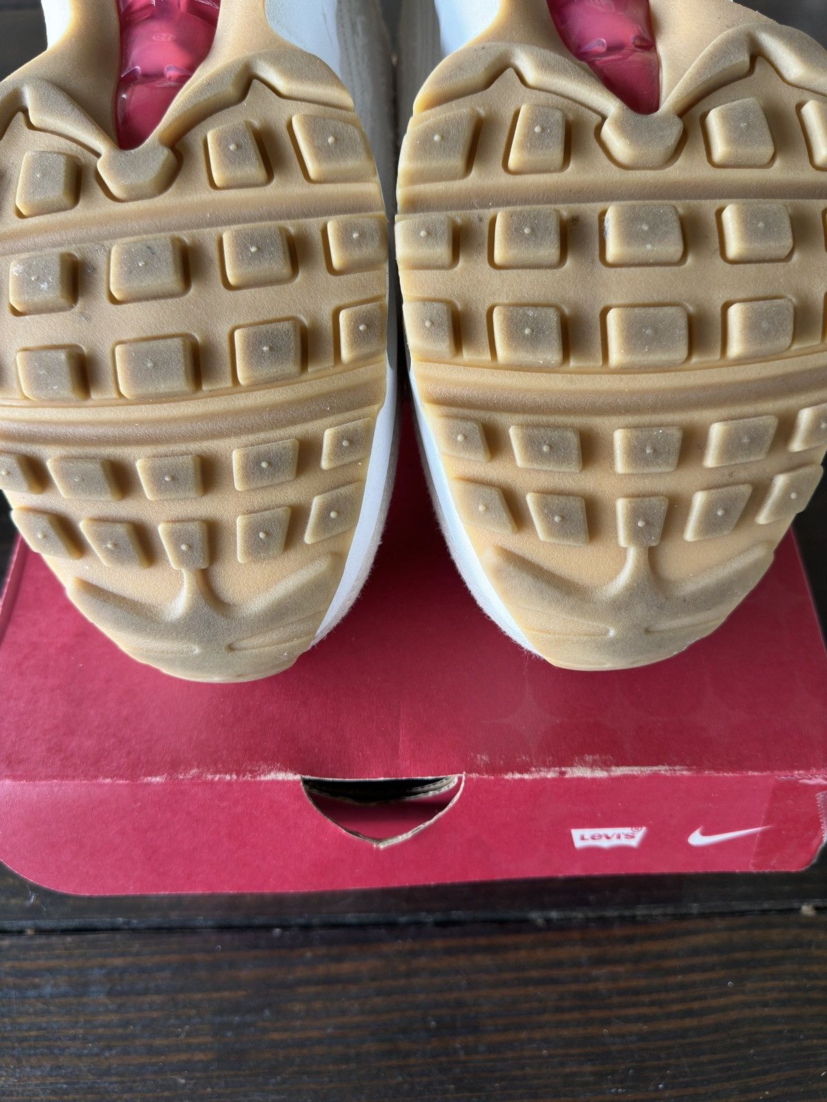 Levi's × Nike Levi’s x Nike Air Max 95 White Size US 10.5 / EU 43-44 - 8 Thumbnail