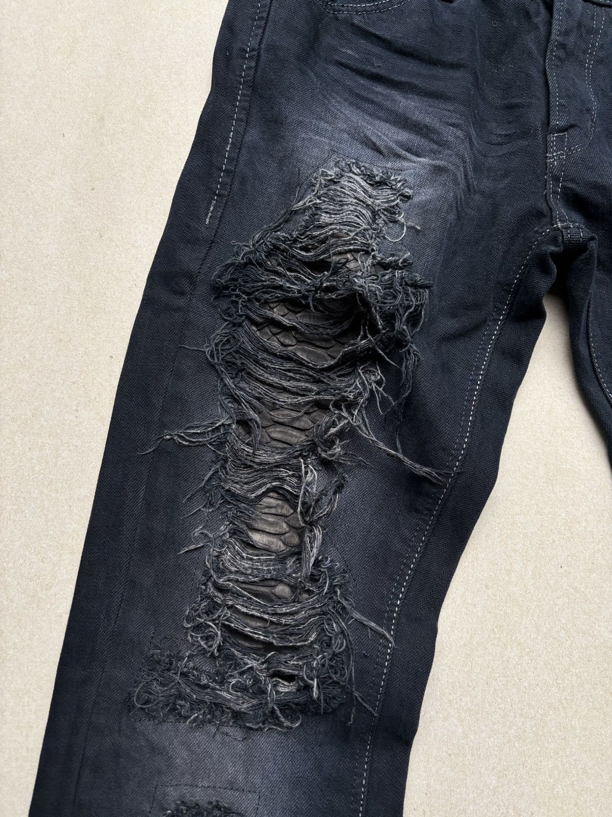 Japanese Brand Murder license distressed flare jeans Size US 28 / EU 44 - 3 Thumbnail