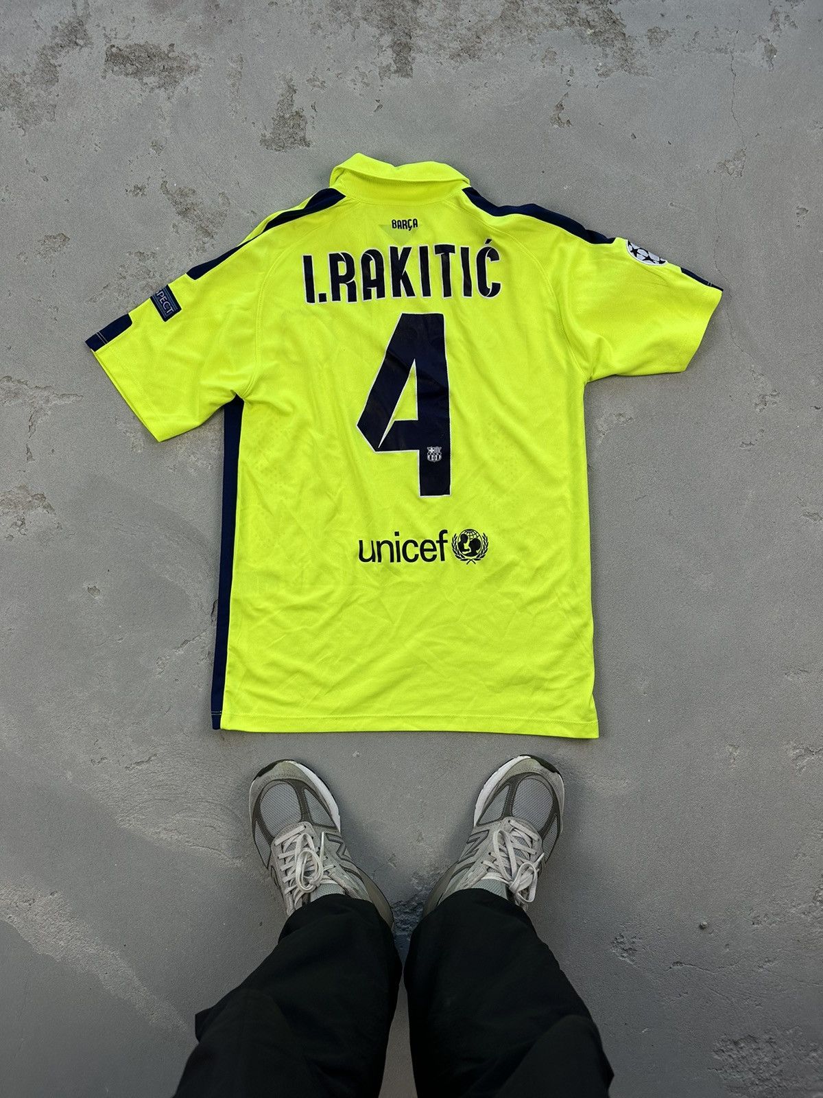 Other Nike soccer jersey Barcelona I.Racitic Size US M / EU 48-50 / 2 - 2 Thumbnail