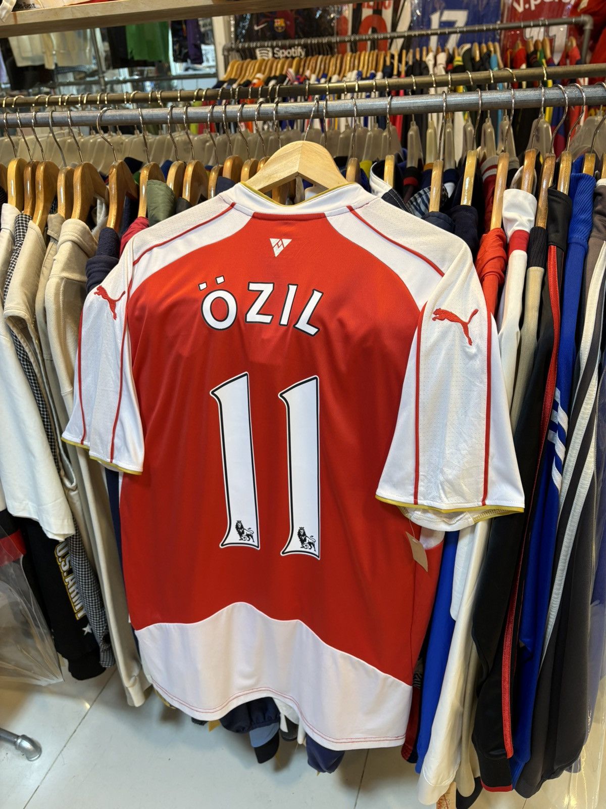 Puma 2015 Arsenal Home Kit OZIL 11 Size US L / EU 52-54 / 3 - 1 Thumbnail