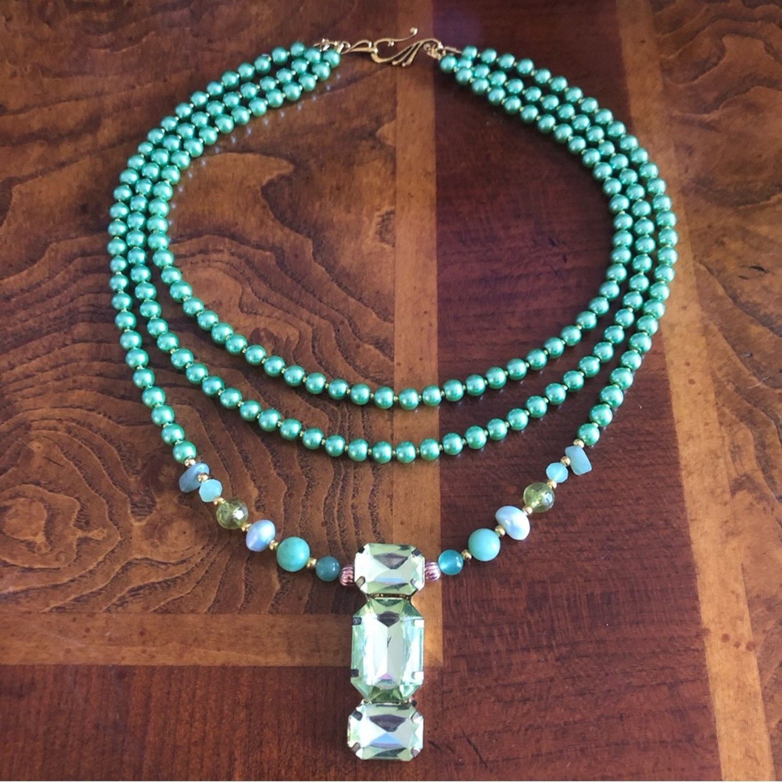 Handmade Handcrafted repurpose green stone pendant Pearl necklac Size ONE SIZE - 8 Thumbnail