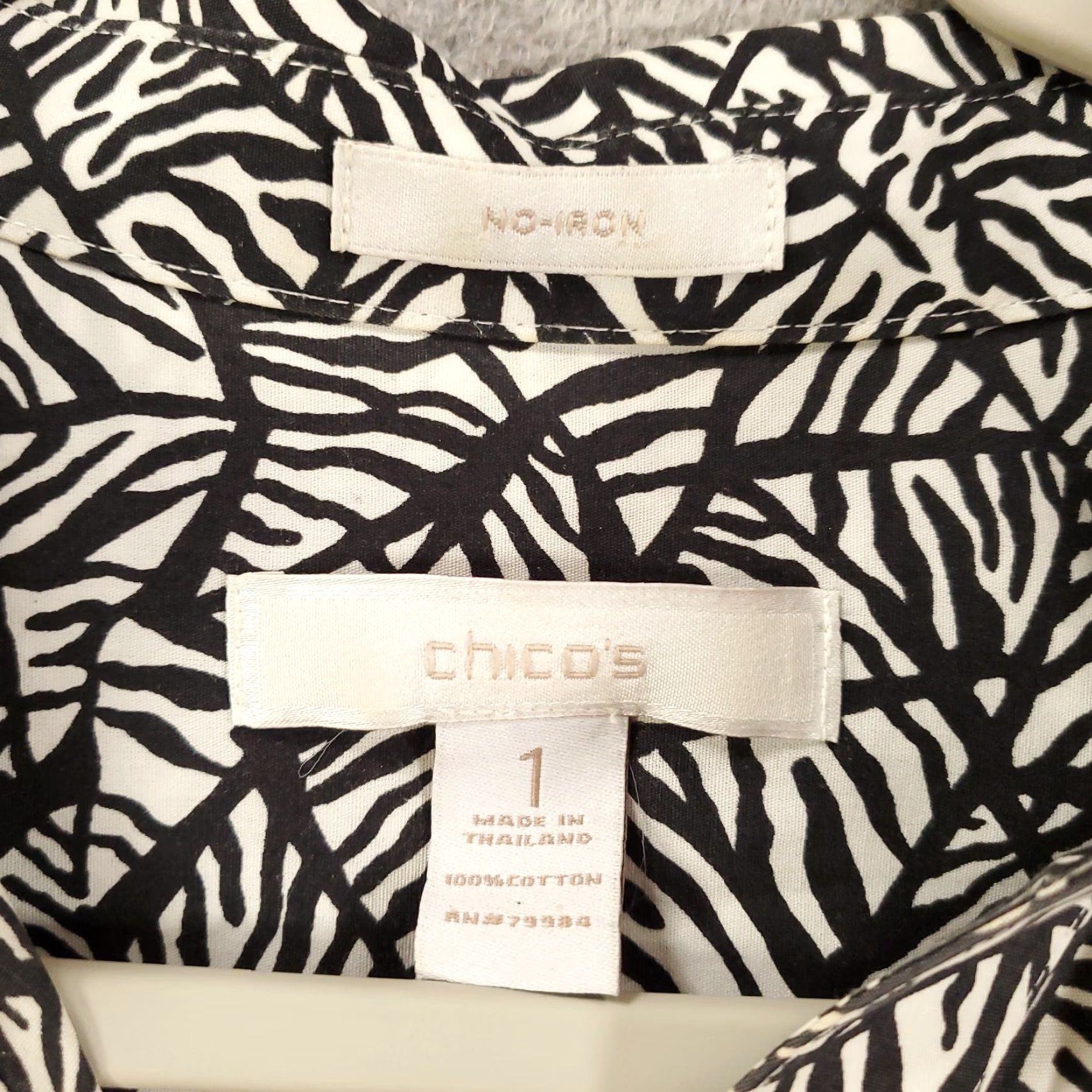 Vintage VINTAGE No Iron Chico's Shirt Womens Medium Black White Zebra Print Button Up Chicos 1S World? Size M / US 6-8 / IT 42-44 - 5 Thumbnail