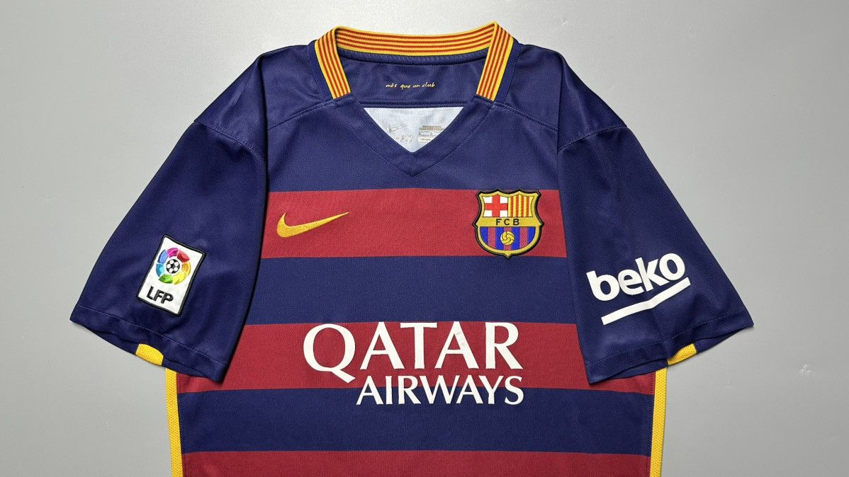 Nike BARCELONA NIKE 2015/2016 FOOTBALL HOME JERSEY #10 MESSI Size US M / EU 48-50 / 2 - 3 Thumbnail