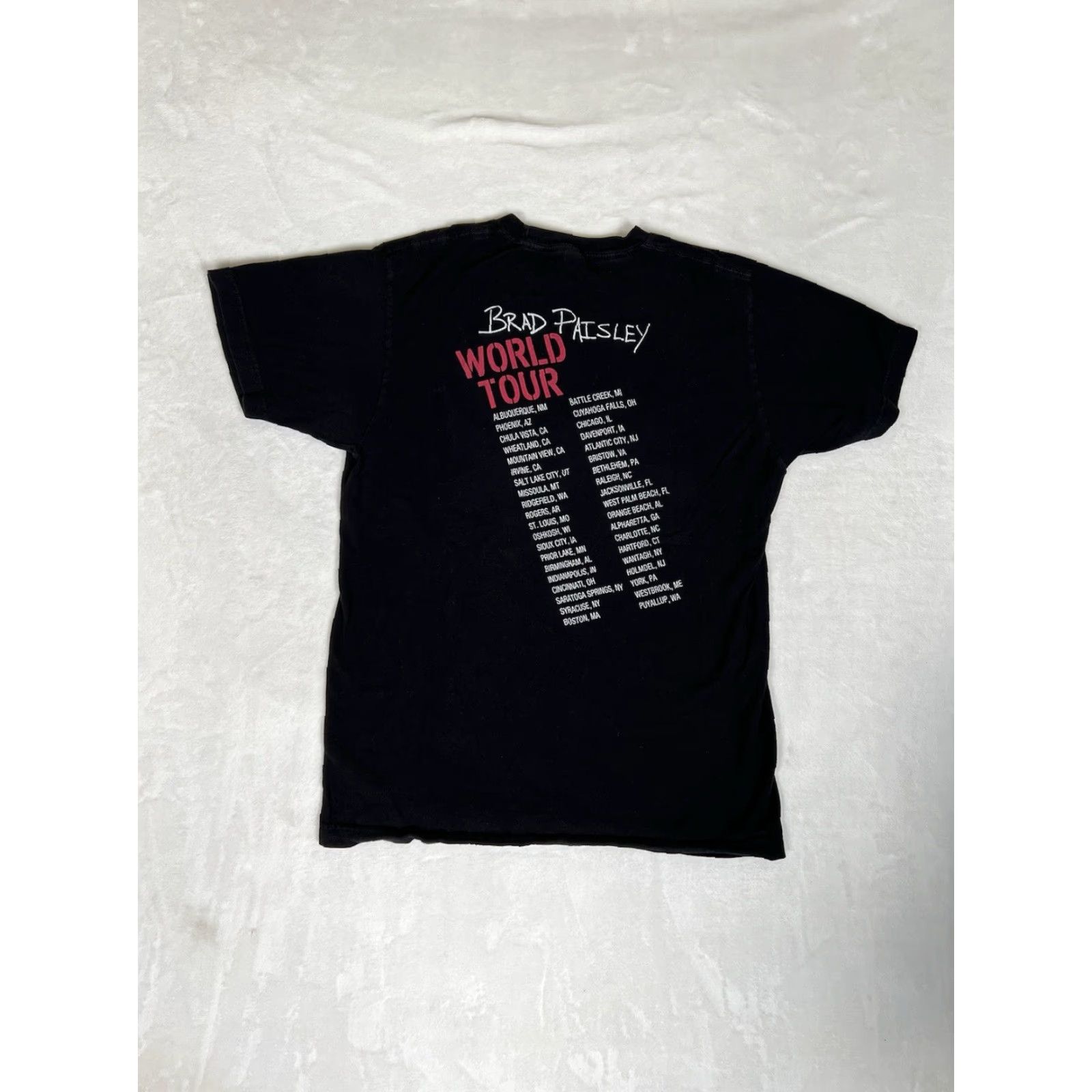 Tultex Brad Paisley Love And War Concert T-Shirt M Double-Sided Black Men Medium Shirt Size US M / EU 48-50 / 2 - 6 Thumbnail
