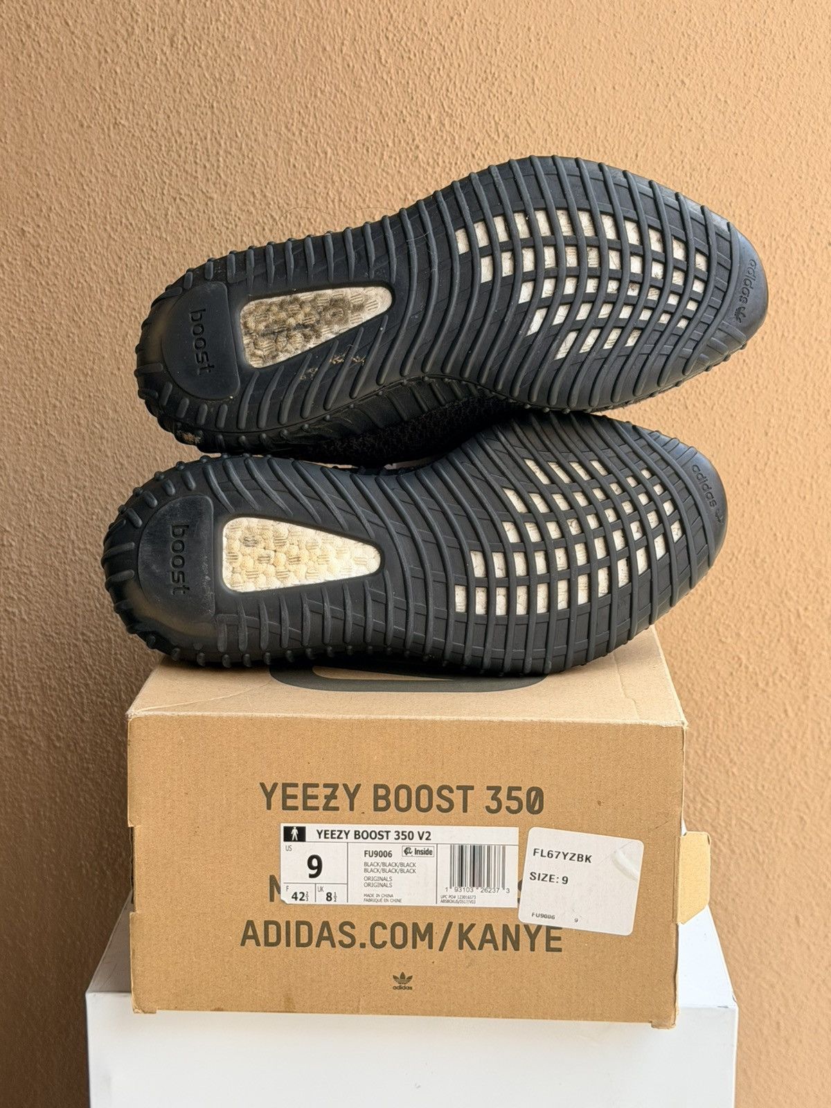 Yeezy adidas Yeezy Boost 350 V2 Black Non-Reflective 2019 Size 9 Size US 9 / EU 42 - 5 Thumbnail